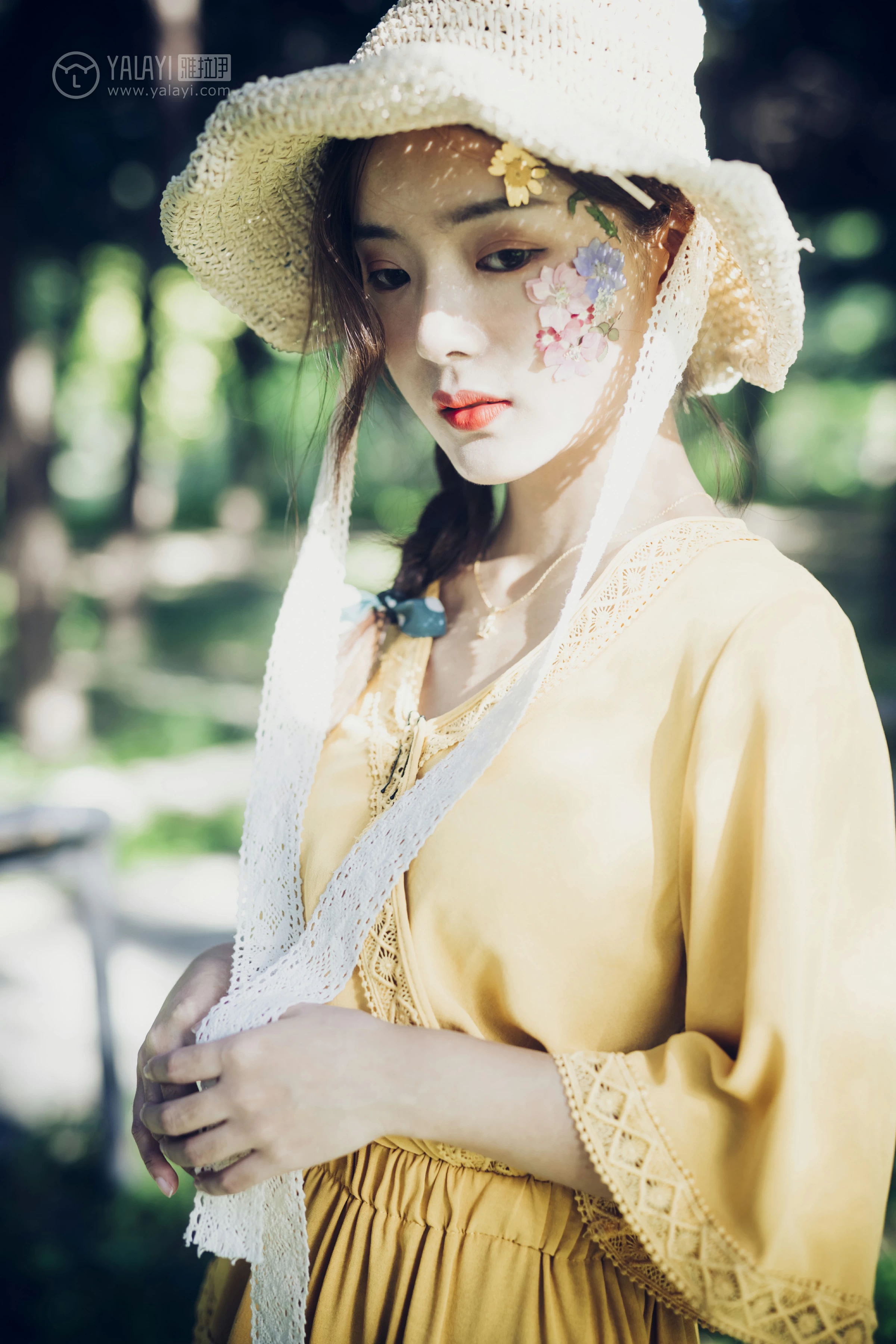 [YALAYI雅拉伊]NO.117 夏日小清新 白日梦 黄色蕾丝连衣裙清纯私房写真集第4张