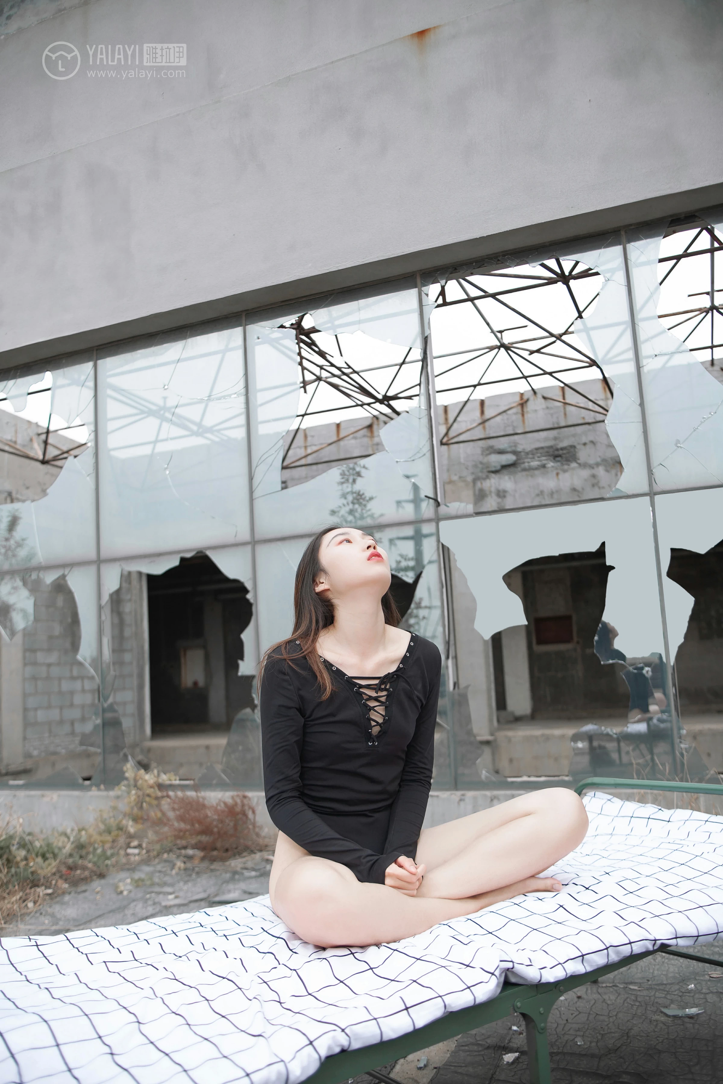 [YALAYI雅拉伊]NO.122 黑色禁地 熏儿 黑色紧身连体衣性感私房写真集第11张