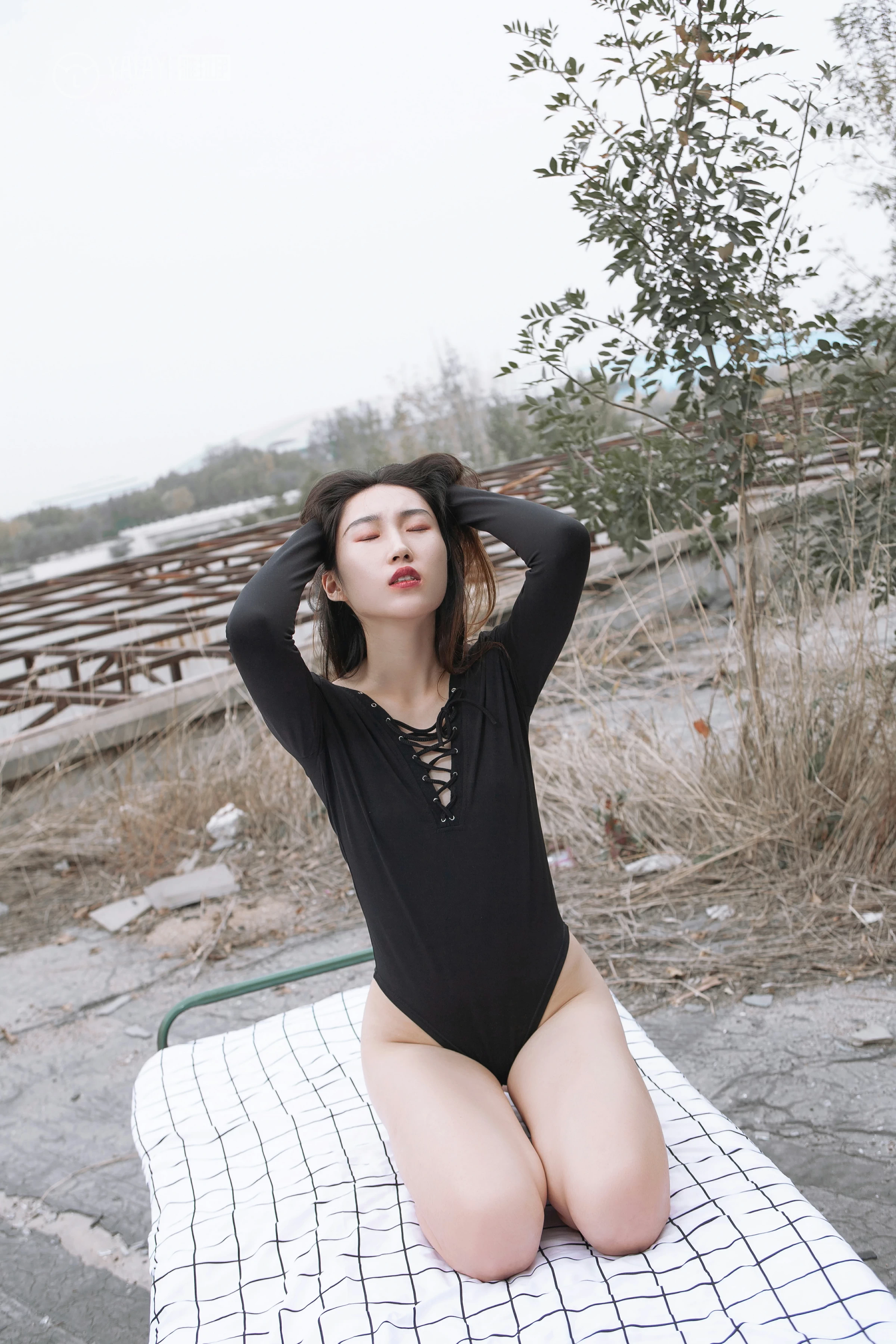 [YALAYI雅拉伊]NO.122 黑色禁地 熏儿 黑色紧身连体衣性感私房写真集第13张