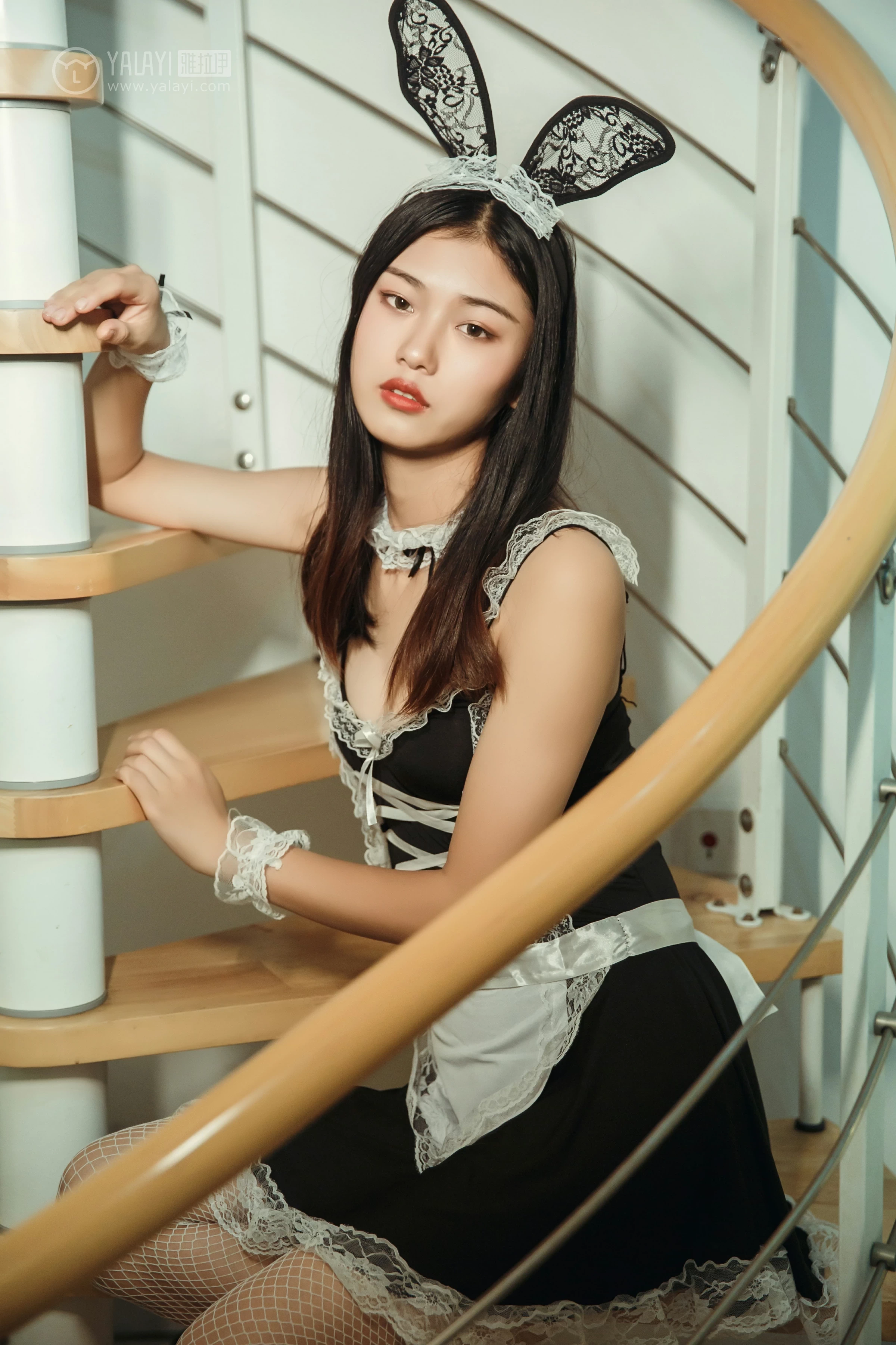 [YALAYI雅拉伊]NO.125 兔儿御姐 和风 性感女仆制服加白色情趣渔网袜私房写真集第2张