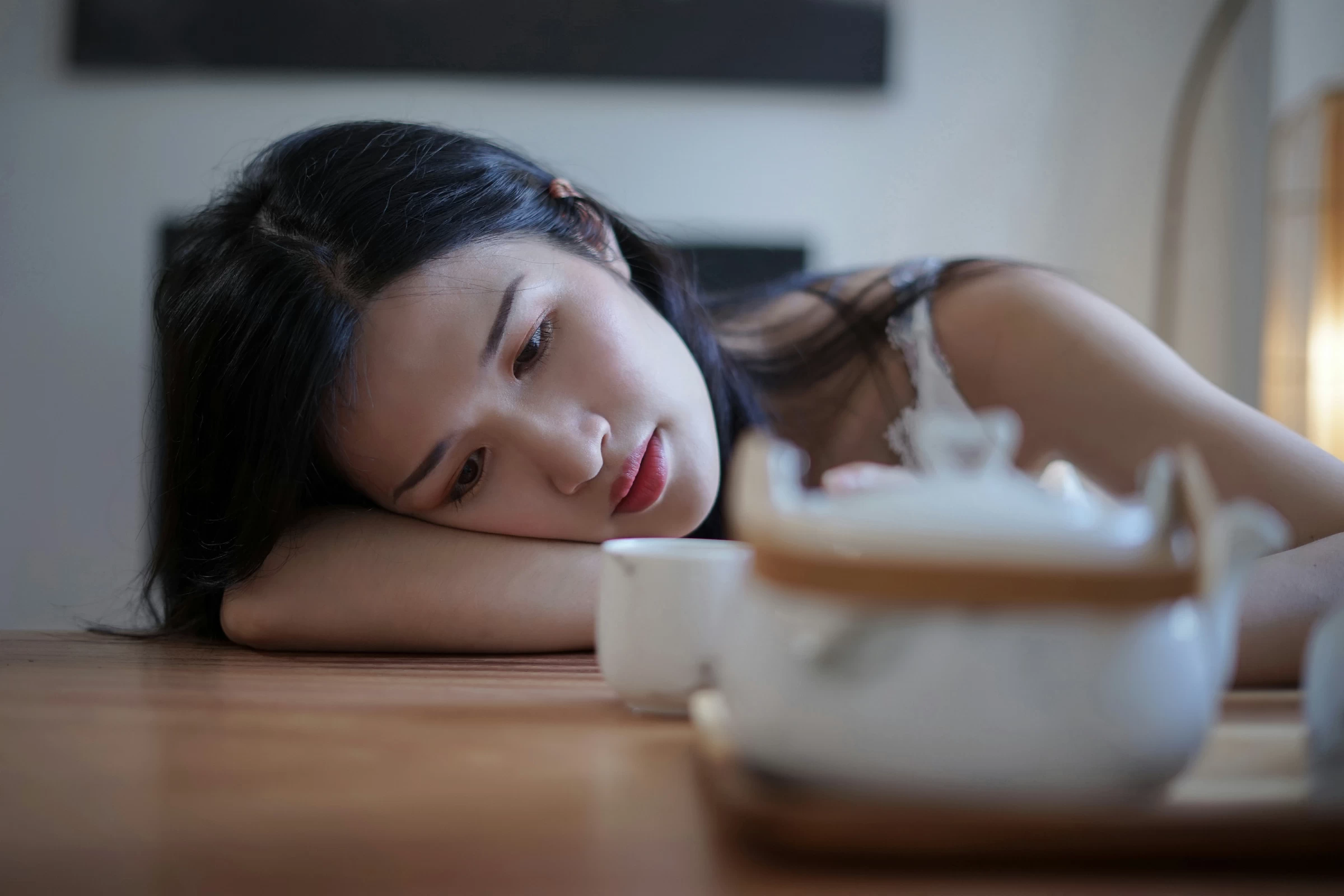 [YALAYI雅拉伊]NO.127 壹日 塔塔 白色吊带睡衣加蕾丝内衣性感私房写真集第6张