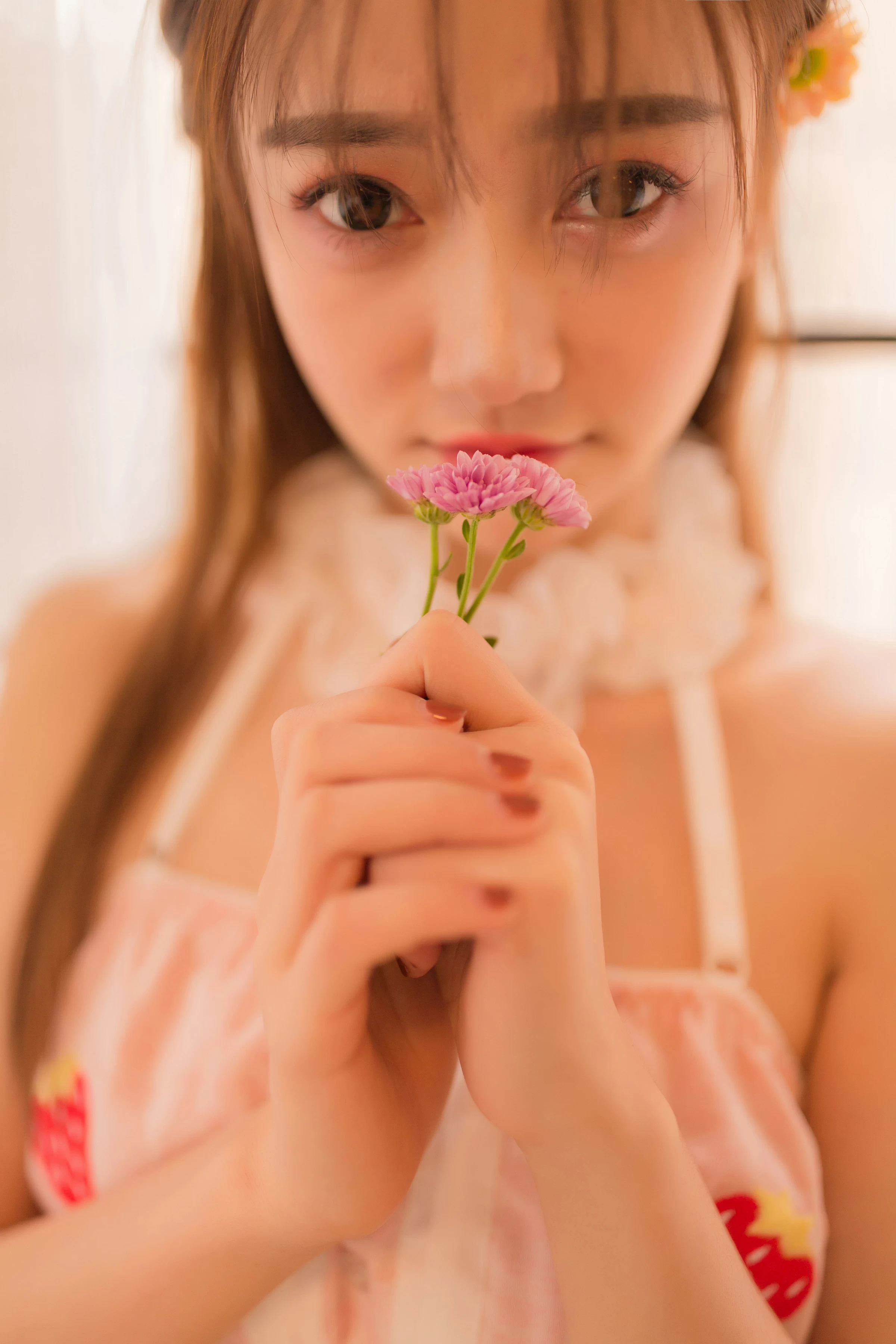 [YALAYI雅拉伊]NO.128 港女 李诗雨 粉色情趣睡衣与短裙加情趣内衣性感私房写真集第2张