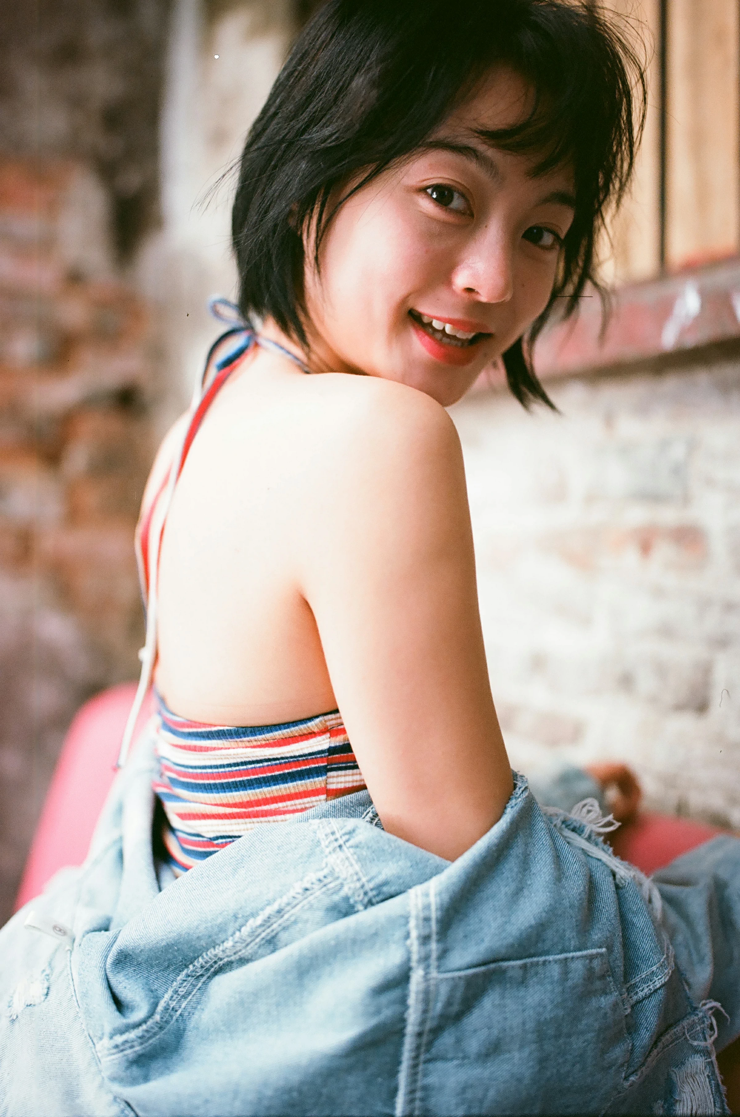 [YALAYI雅拉伊]NO.131 游街 米粒米粒 彩色背心与牛仔外套加白色透视裙私房写真集第12张