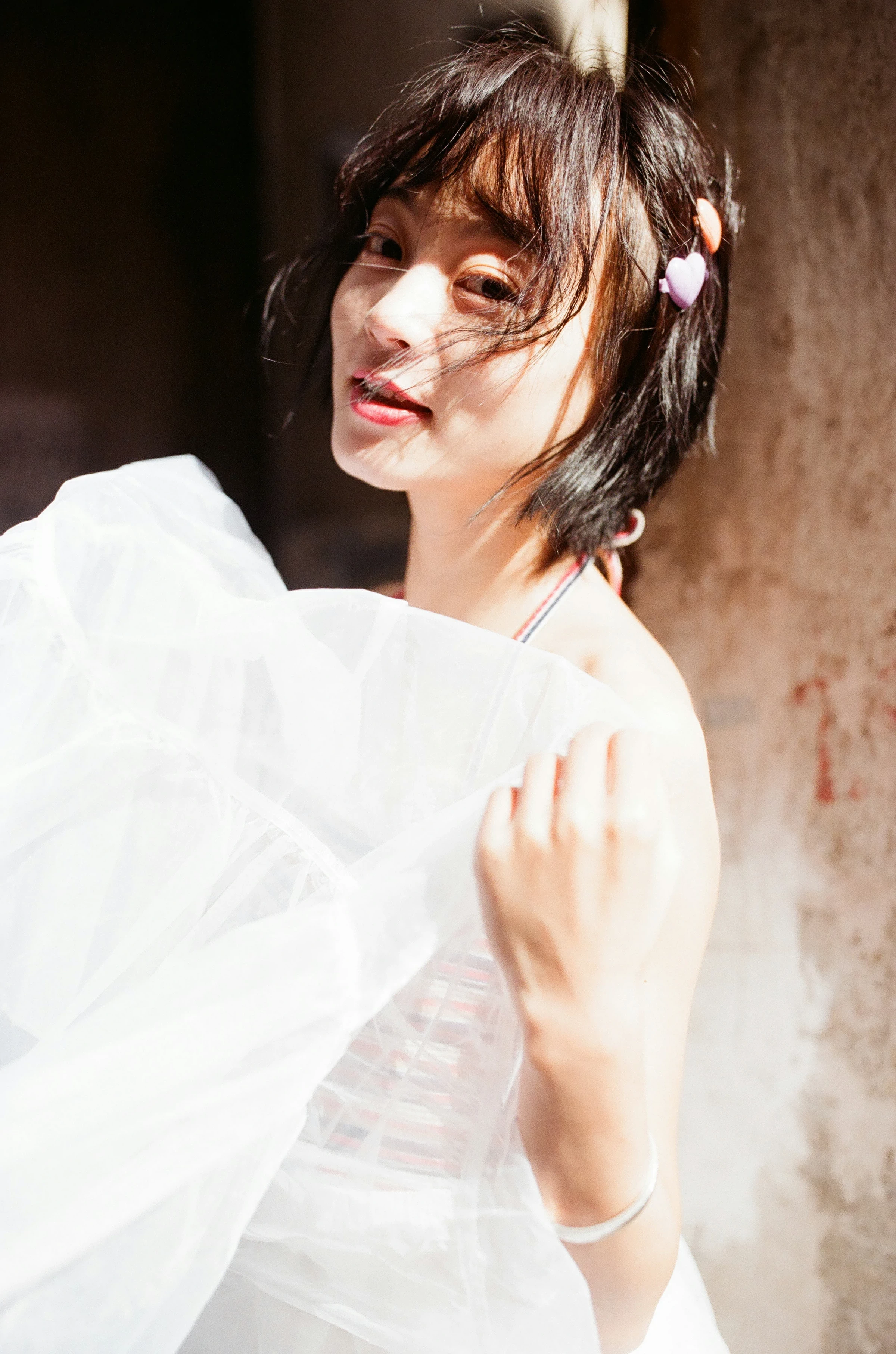 [YALAYI雅拉伊]NO.131 游街 米粒米粒 彩色背心与牛仔外套加白色透视裙私房写真集第13张