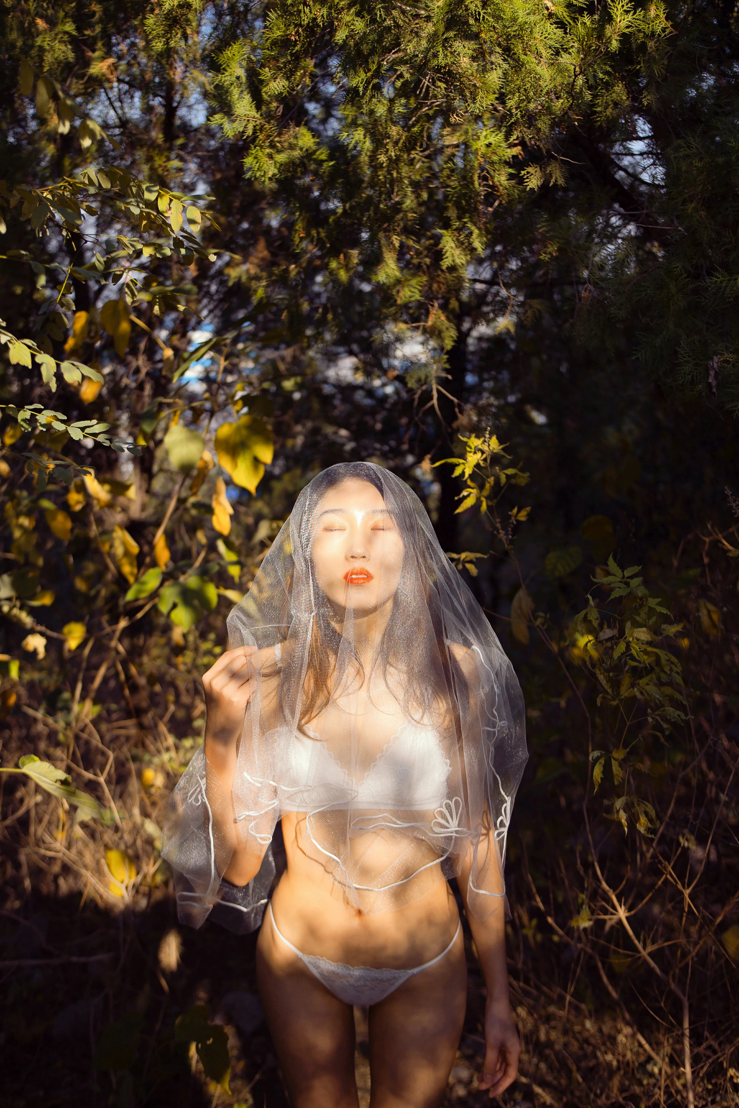 [YALAYI雅拉伊]NO.133 深山原野 熏儿 白色蕾丝内衣性感私房写真集第7张