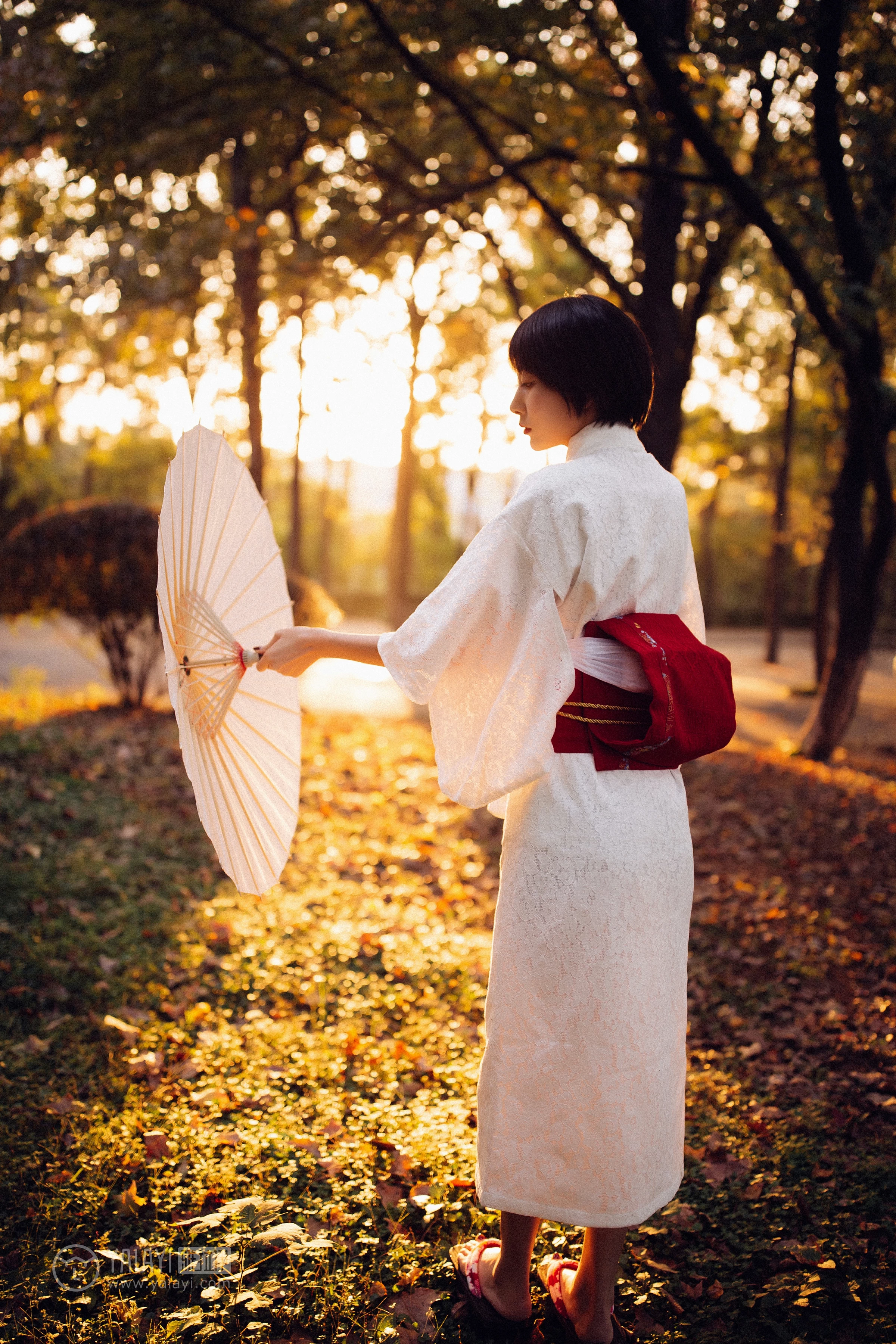 [YALAYI雅拉伊]NO.136 夕阳下的和风少女 静静 白色透视镂空和服性感私房写真集第14张