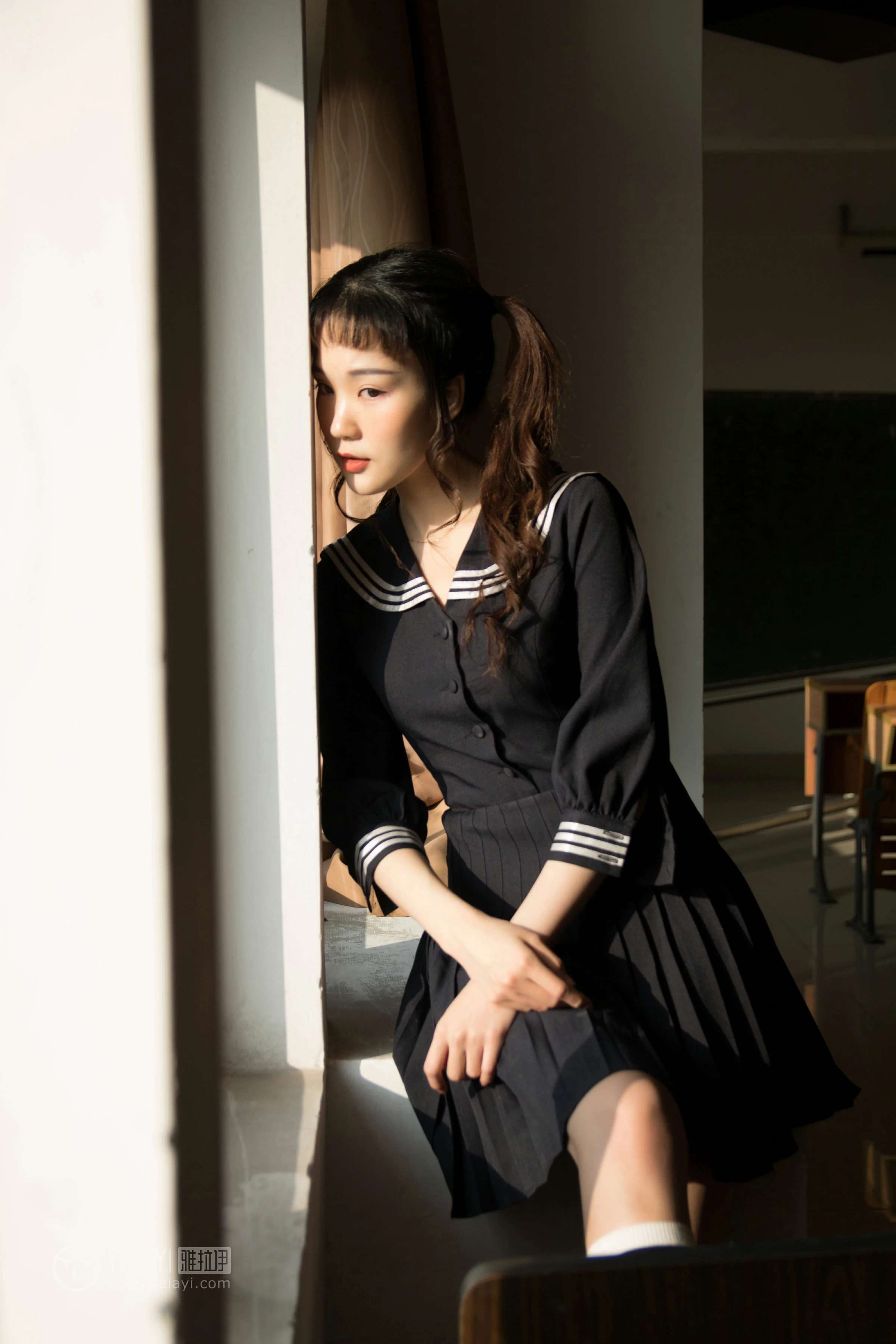 [YALAYI雅拉伊]NO.147 等 奥莉 黑色高中女生制服裙清纯可爱私房写真集第6张