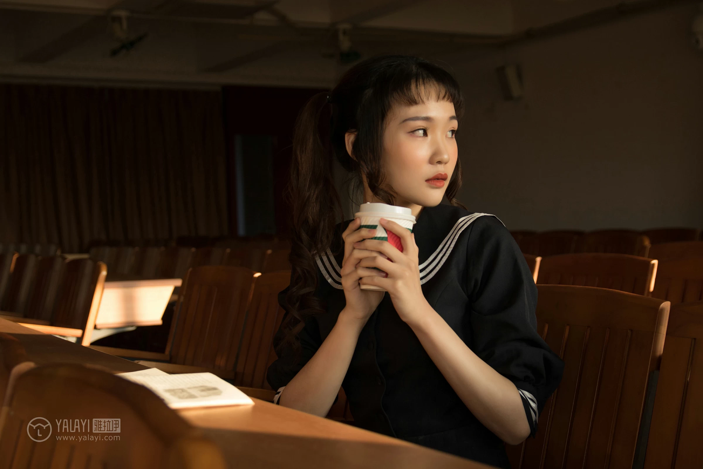 [YALAYI雅拉伊]NO.147 等 奥莉 黑色高中女生制服裙清纯可爱私房写真集第13张