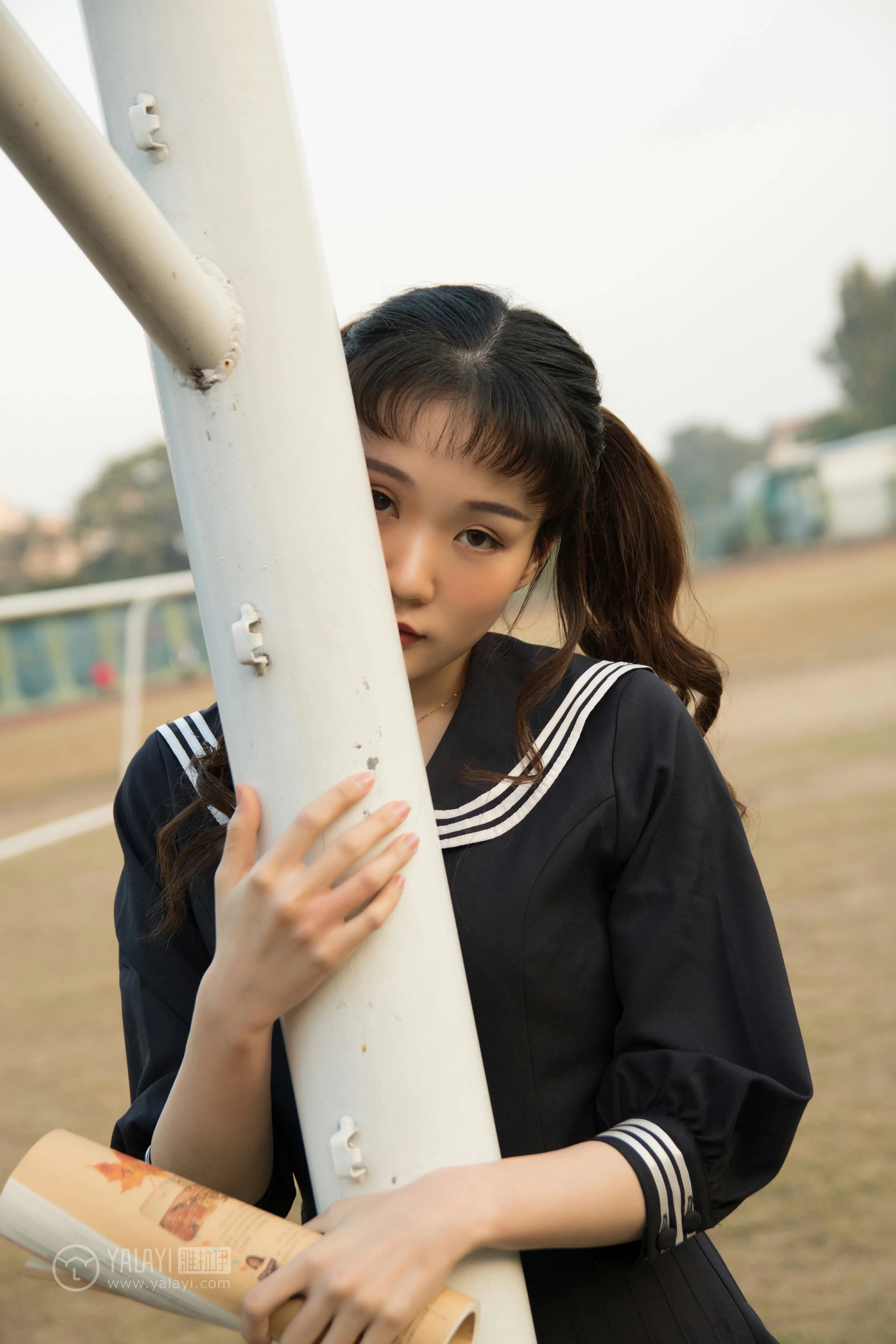 [YALAYI雅拉伊]NO.147 等 奥莉 黑色高中女生制服裙清纯可爱私房写真集第15张