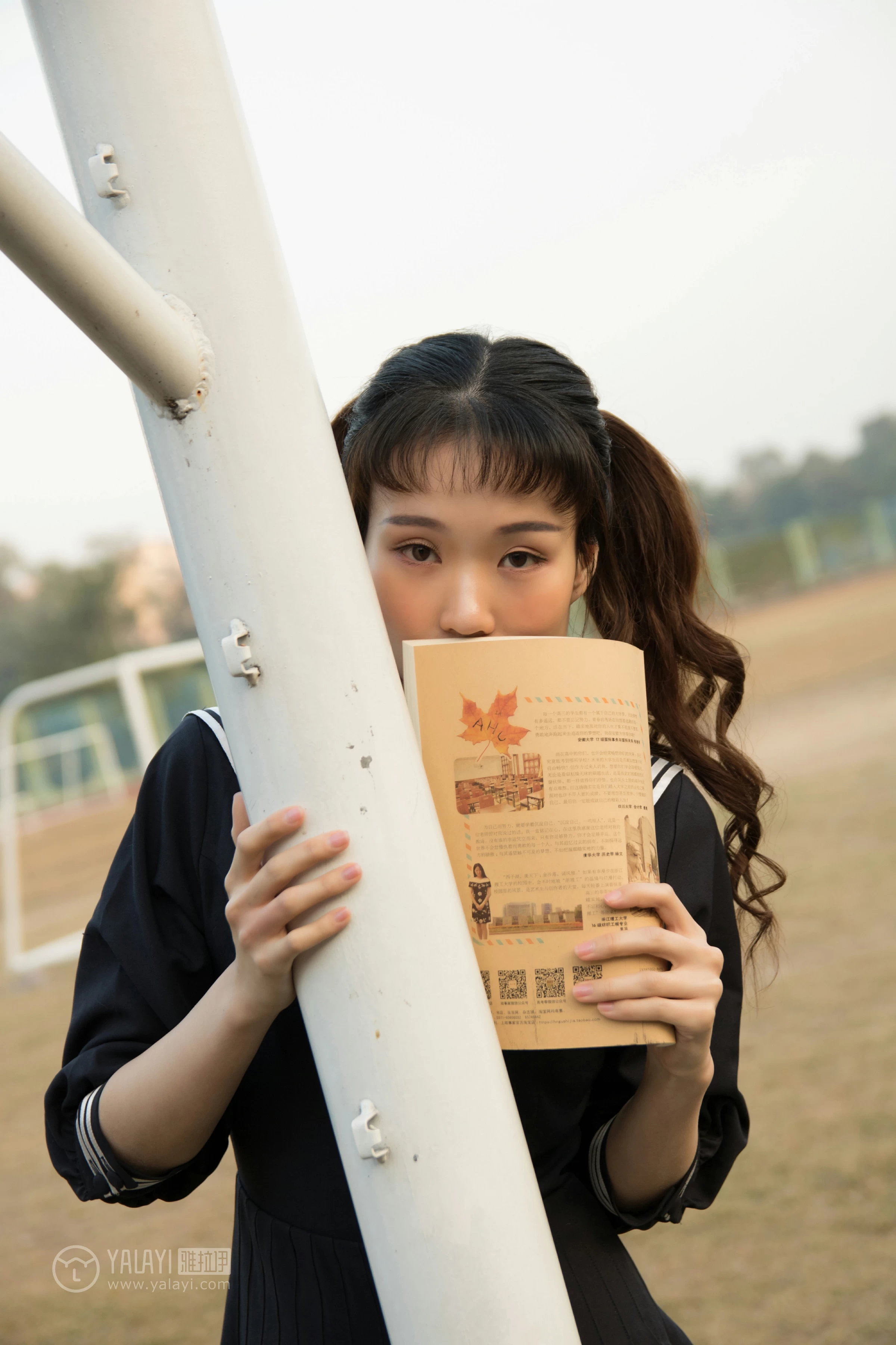 [YALAYI雅拉伊]NO.147 等 奥莉 黑色高中女生制服裙清纯可爱私房写真集第15张