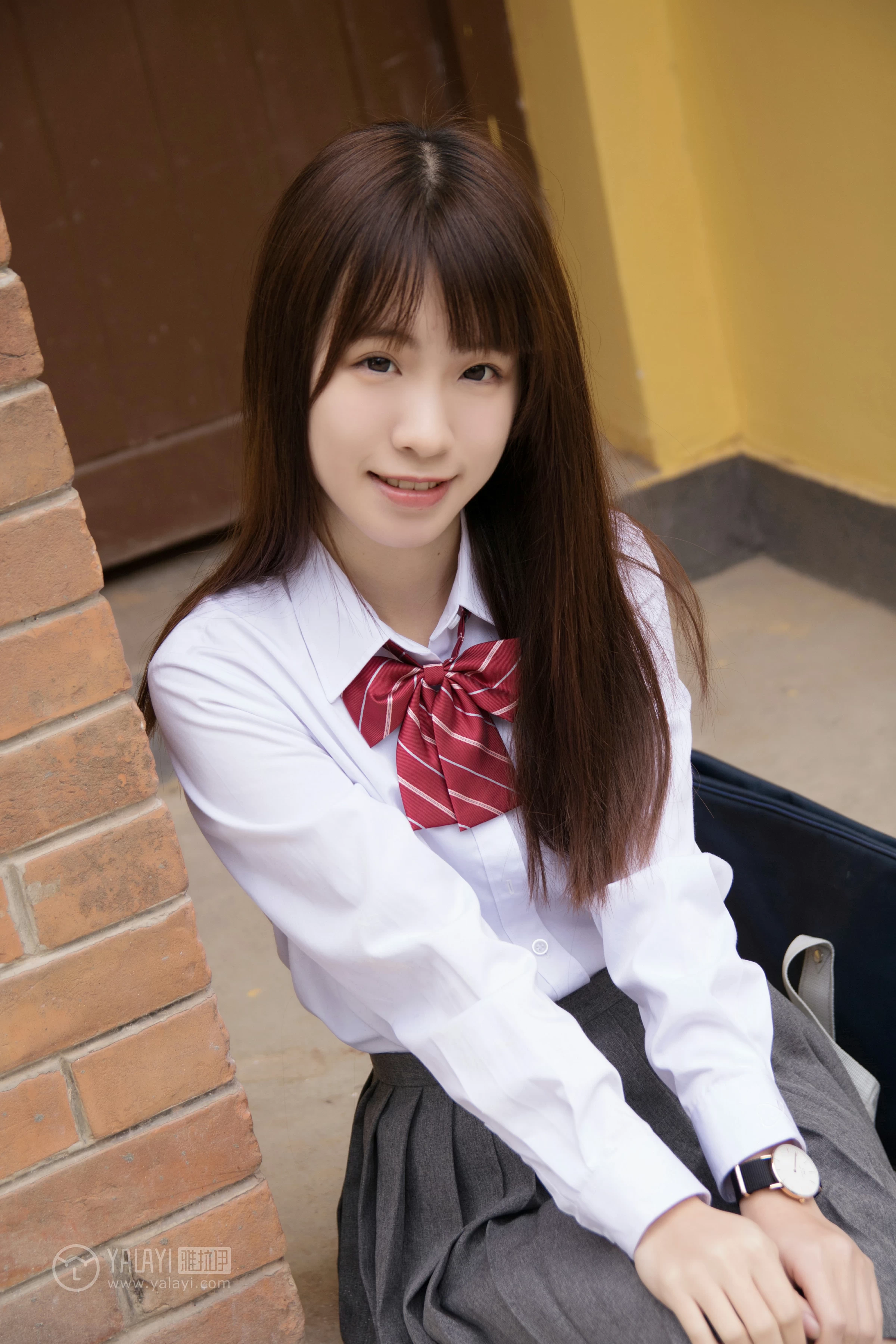 [YALAYI雅拉伊]NO.148 青春的梦 Toki 高中女生制服 白色衬衫加灰色短裙清纯可爱私房写真集第2张