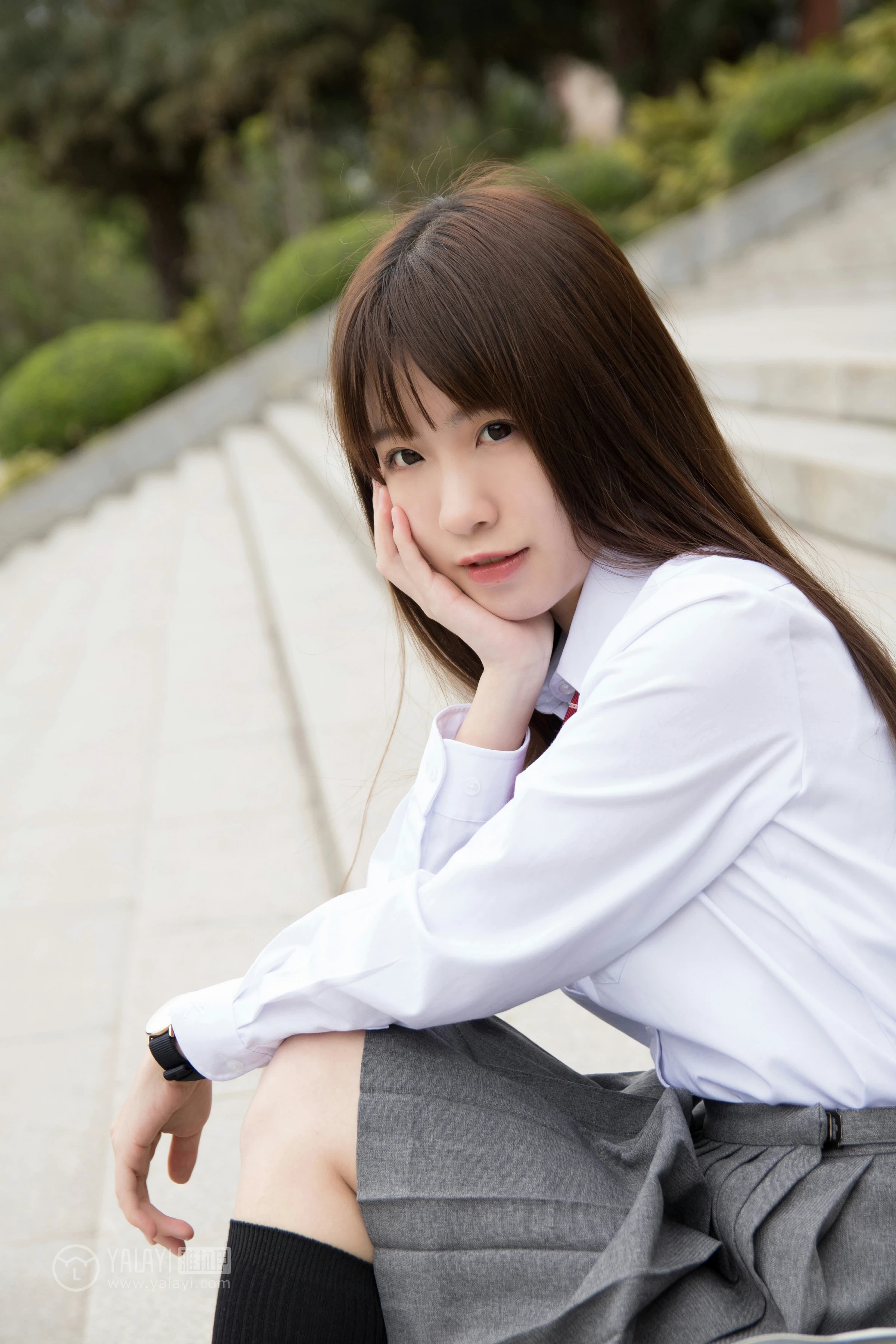 [YALAYI雅拉伊]NO.148 青春的梦 Toki 高中女生制服 白色衬衫加灰色短裙清纯可爱私房写真集第6张