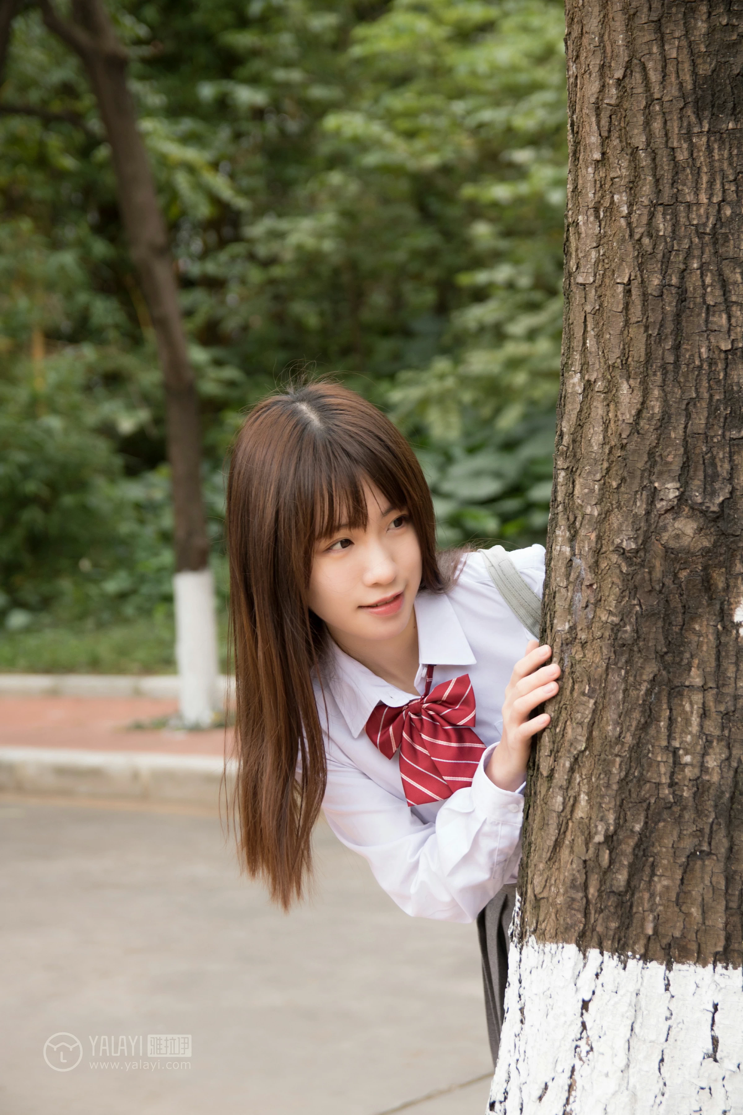 [YALAYI雅拉伊]NO.148 青春的梦 Toki 高中女生制服 白色衬衫加灰色短裙清纯可爱私房写真集第13张