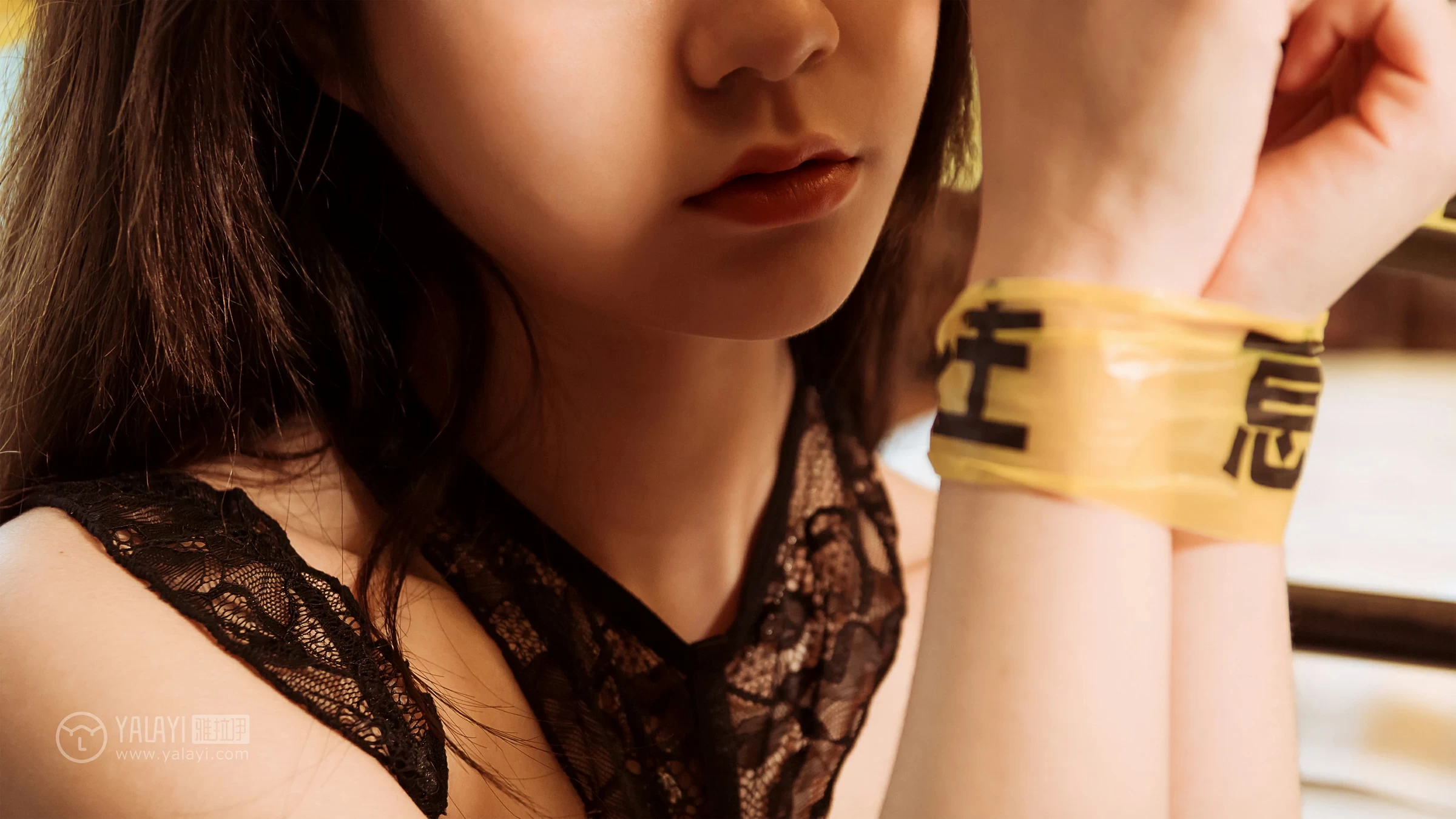 [YALAYI雅拉伊]NO.149 违禁 蓉蓉 黑色透视塑身内衣加黑色丝袜美腿性感私房写真集第3张