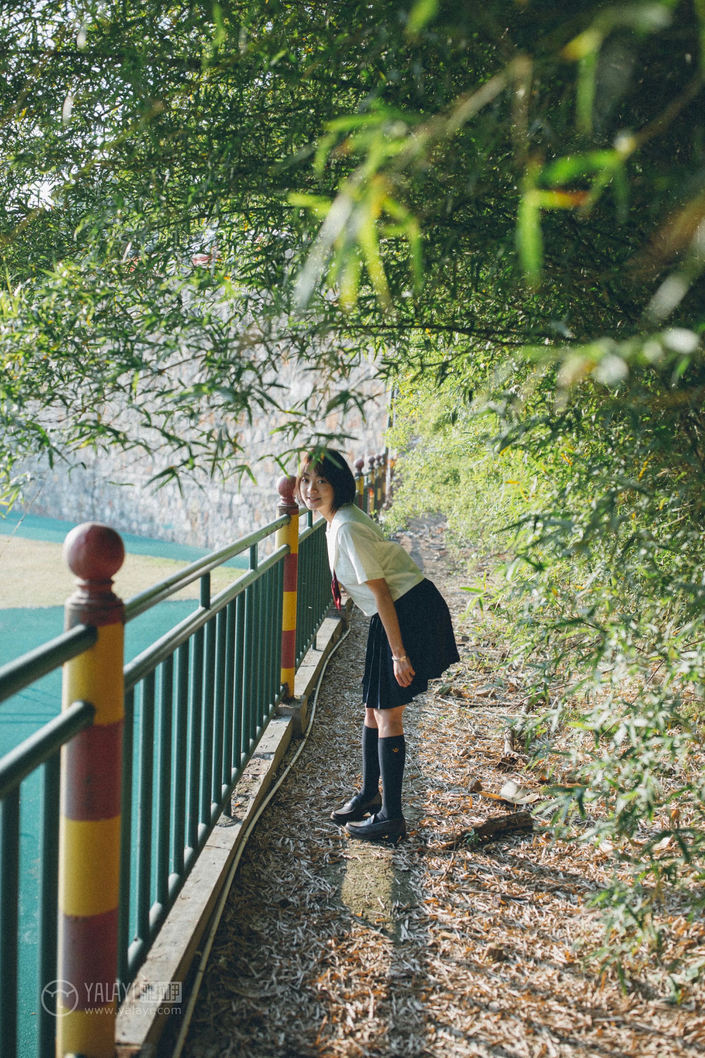 [YALAYI雅拉伊]NO.156 带我走带我飞 米粒米粒 高中女生制服与短裙私房写真集第14张