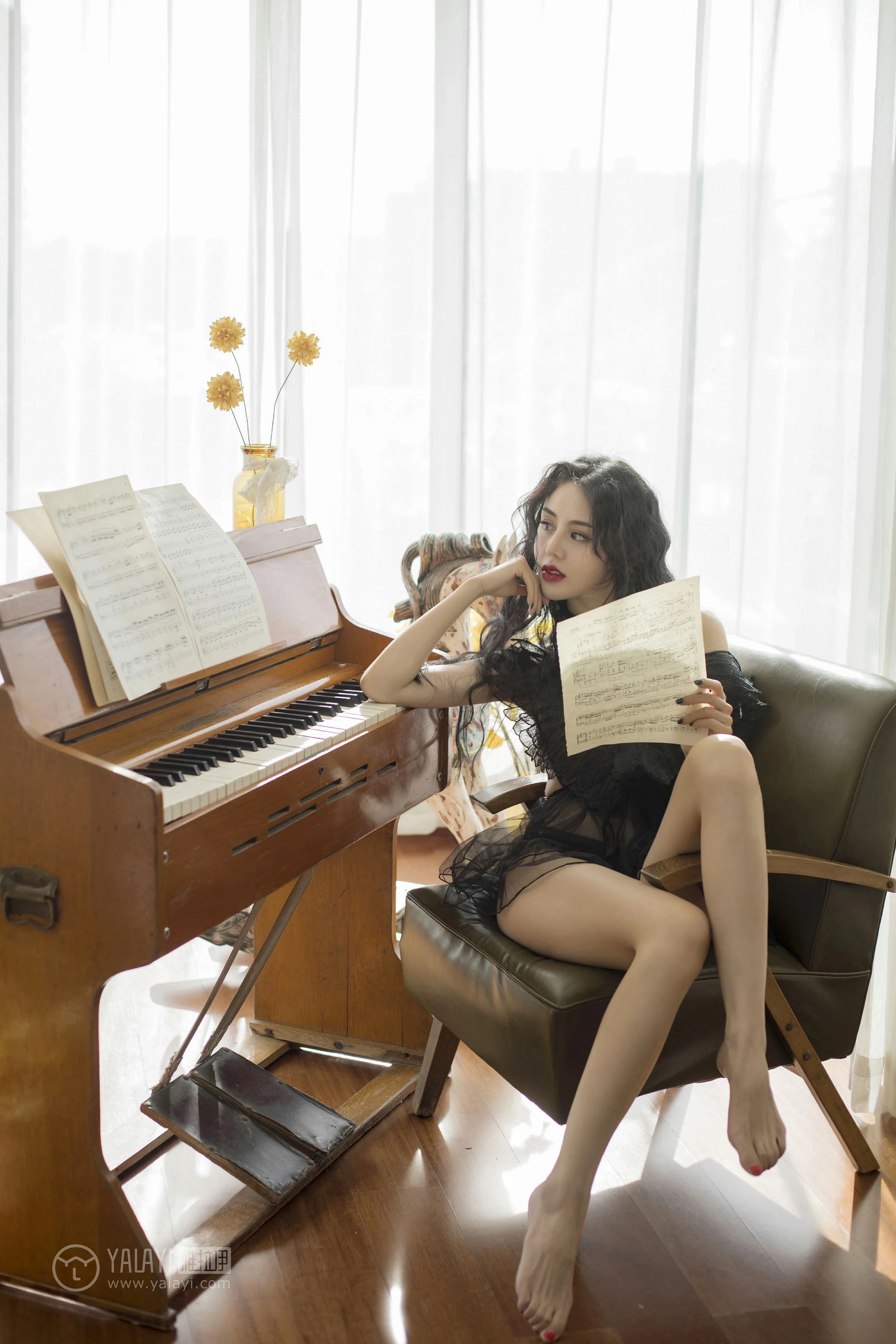 [YALAYI雅拉伊]NO.157 童话 凉儿 黑色透视情趣睡衣裙性感私房写真集第22张