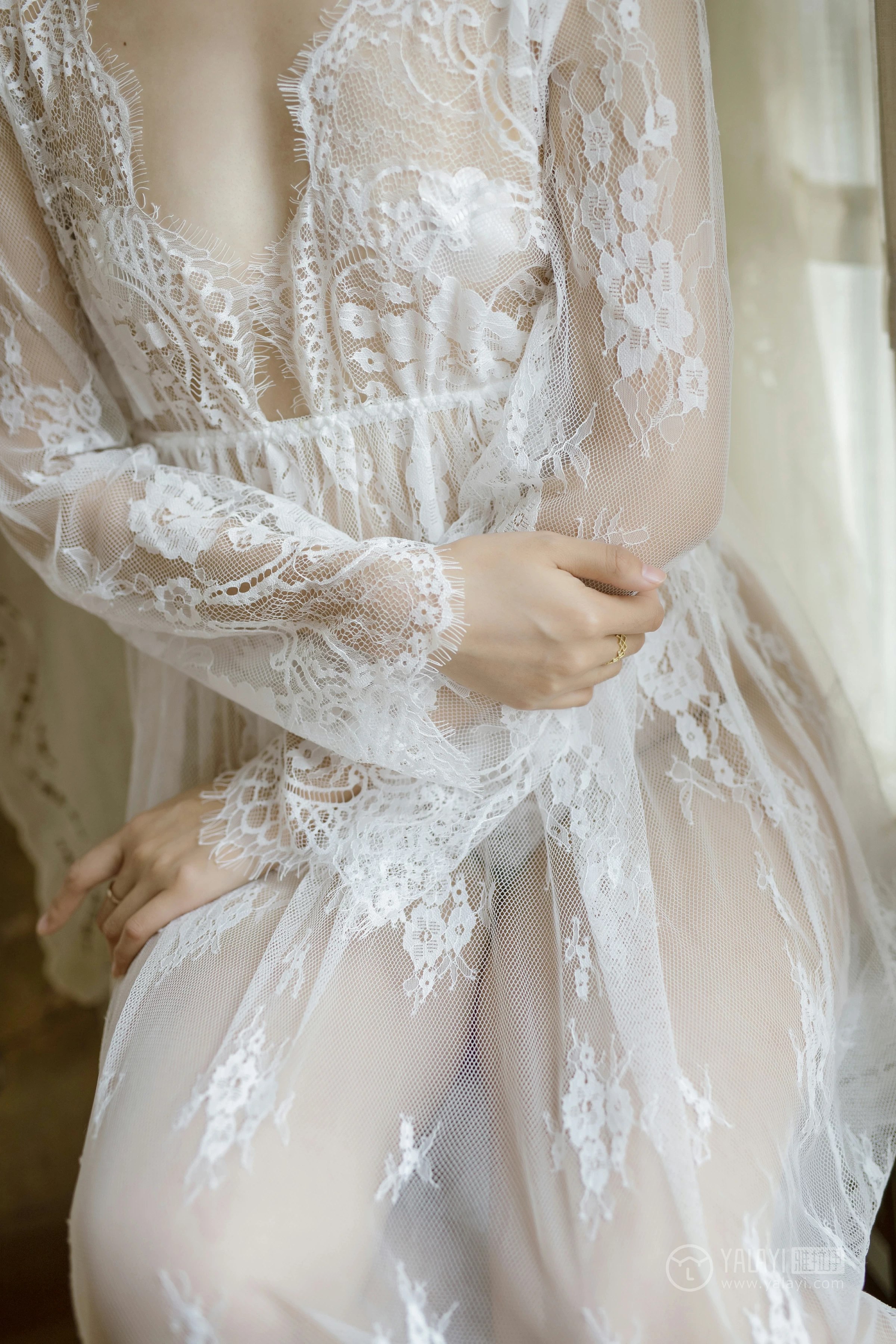 [YALAYI雅拉伊]NO.161 隐隐的柔情 佳佳 白色透视镂空连衣裙性感私房写真集第13张