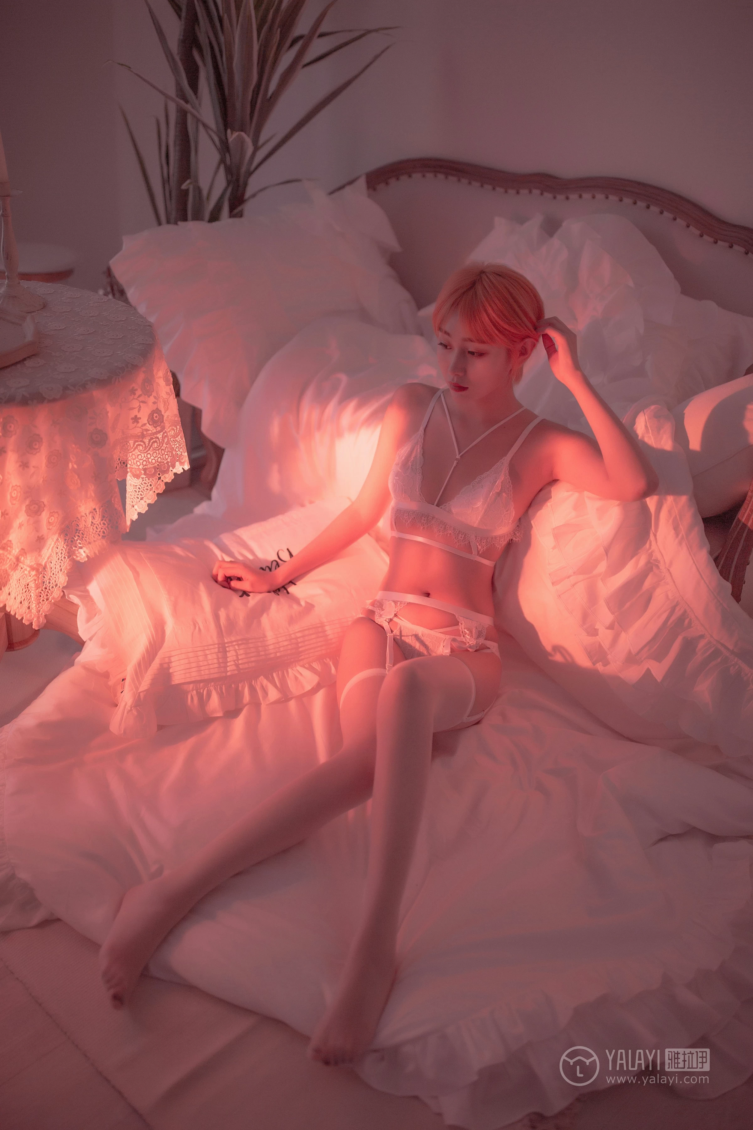 [YALAYI雅拉伊]NO.162 轻奢主义 静静 白色蕾丝情趣内衣加白色丝袜美腿性感私房写真集第12张