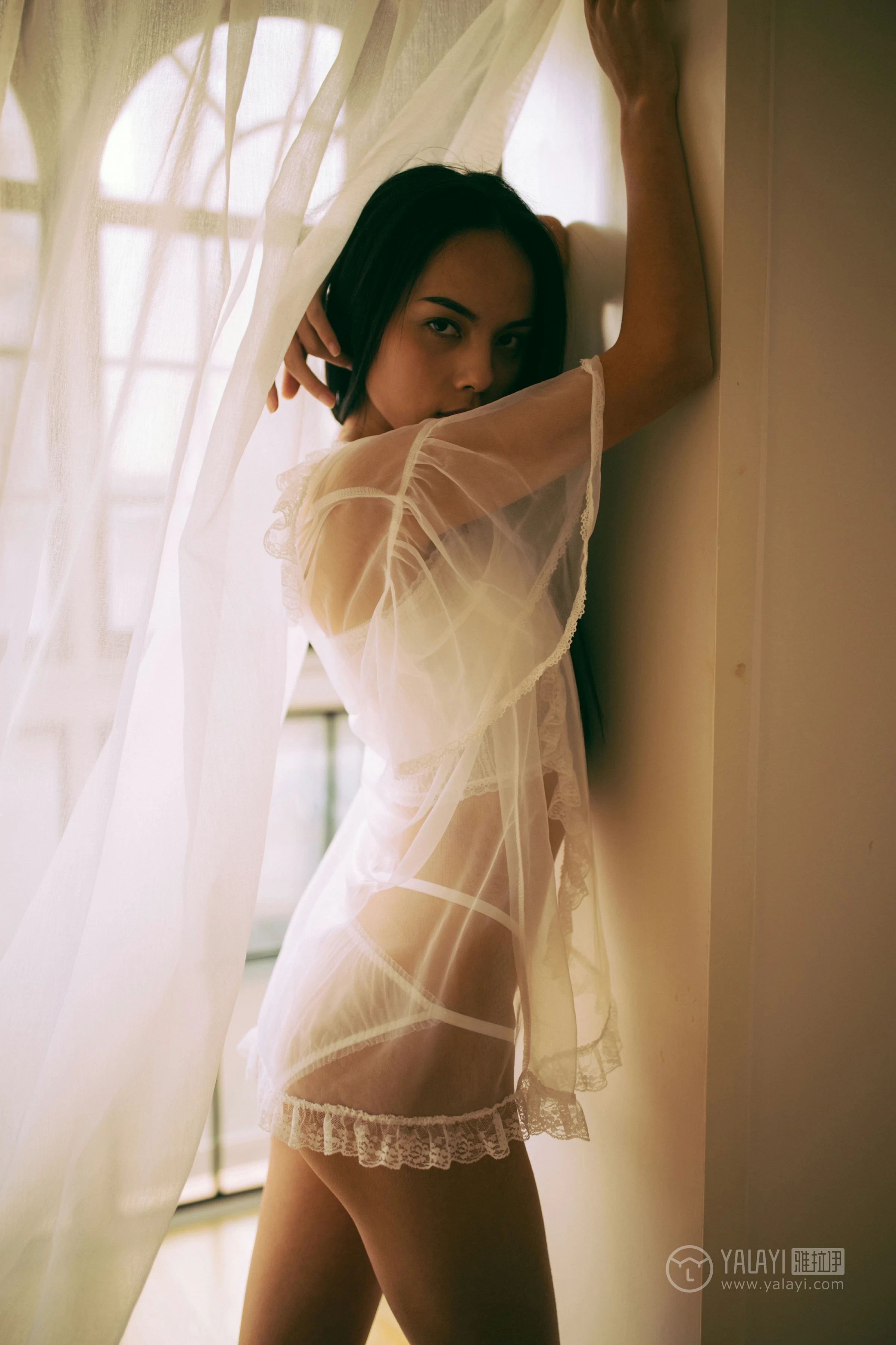 [YALAYI雅拉伊]No.166 异国风情 Regina 白色透视睡衣加蕾丝内衣性感私房写真集第15张
