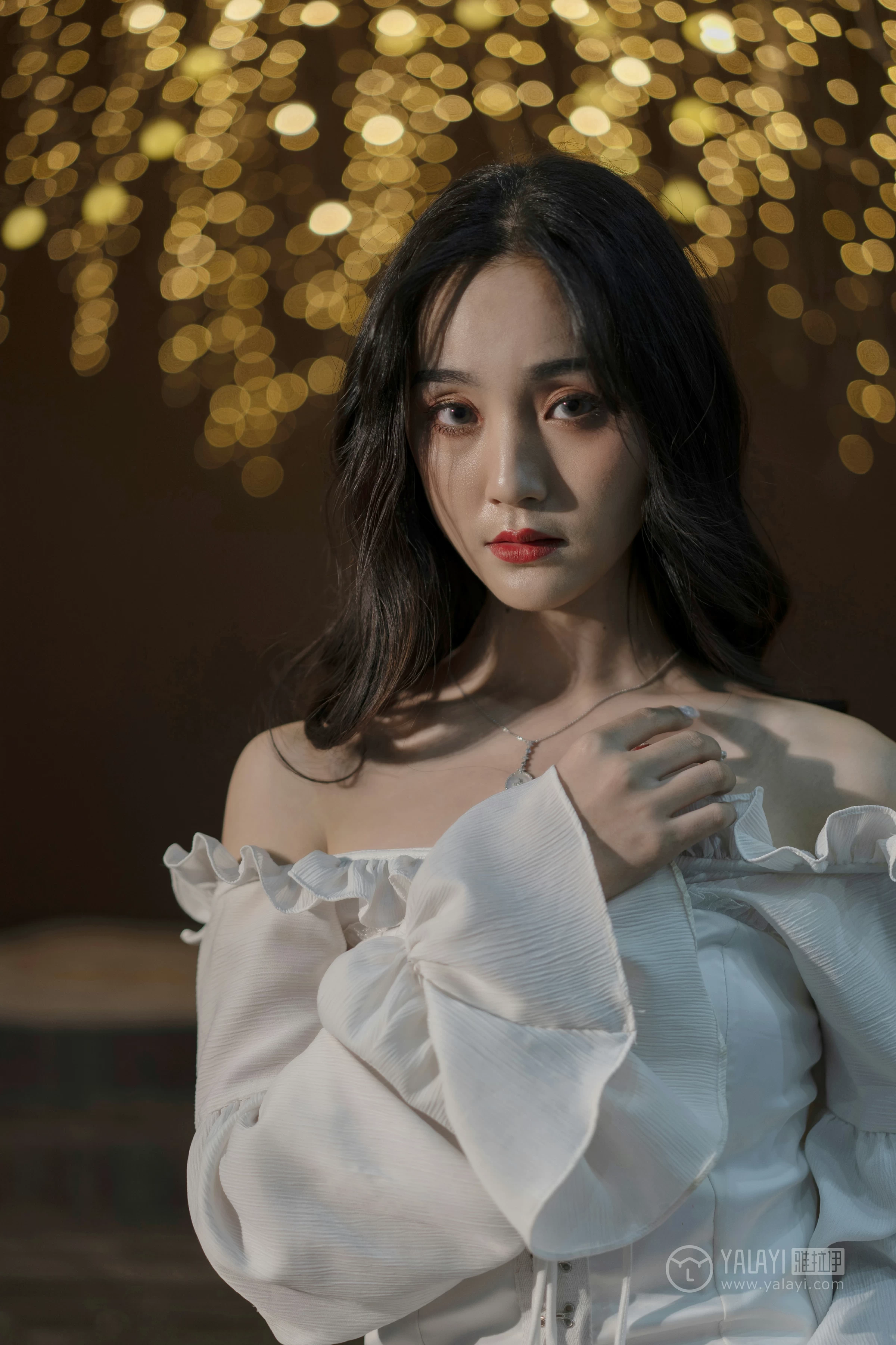 [YALAYI雅拉伊]No.168 画中伊人 项兴咏 白色塑身抹胸连衣裙性感私房写真集第6张