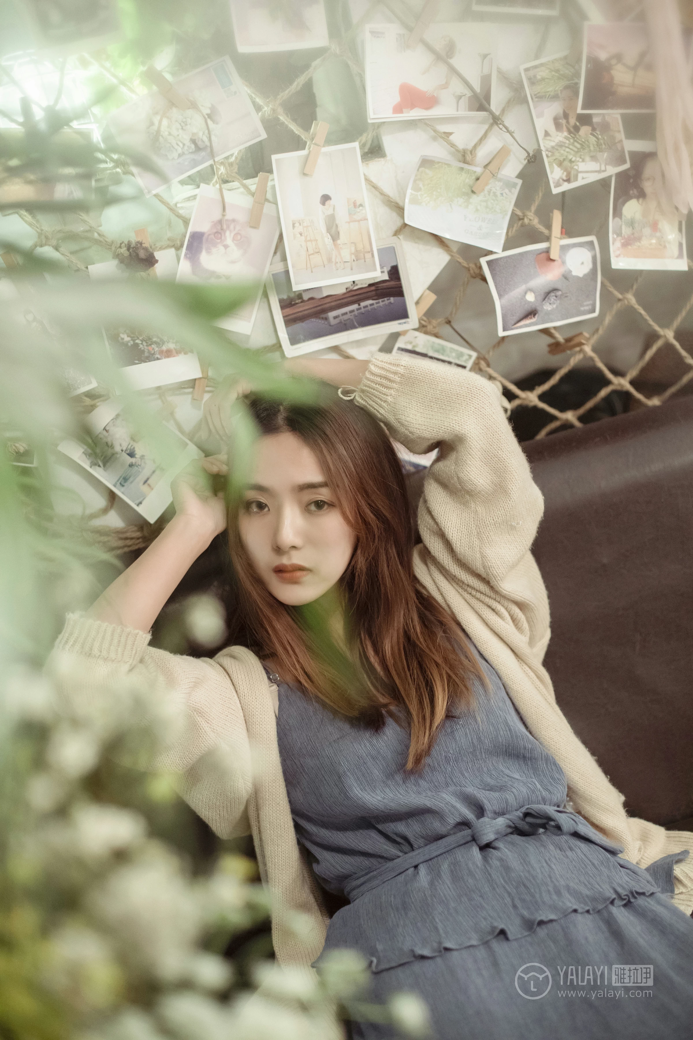 [YALAYI雅拉伊]No.175 不如和我虚度时光 白日梦 米色外套加灰色吊带连衣裙性感私房写真集第5张