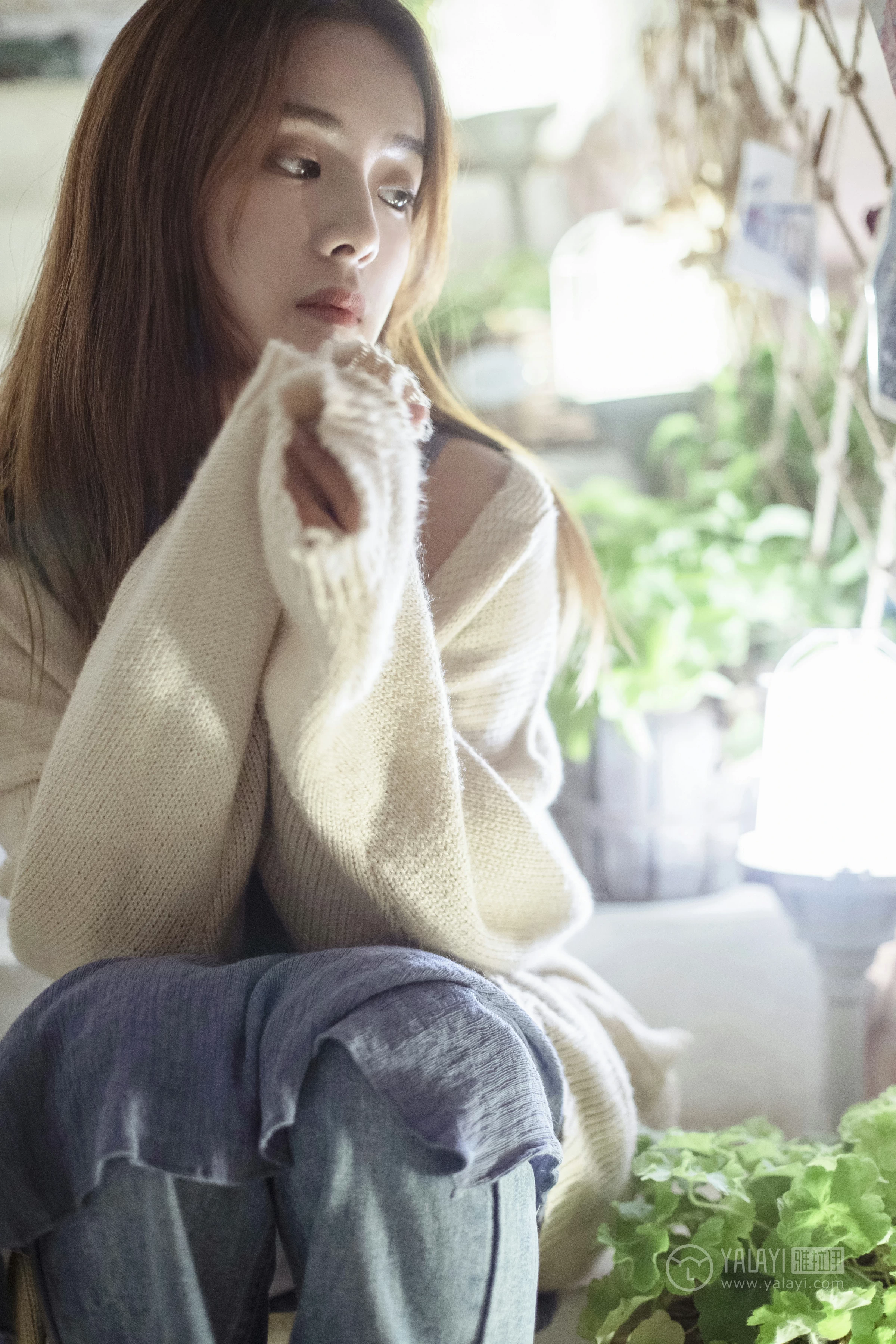 [YALAYI雅拉伊]No.175 不如和我虚度时光 白日梦 米色外套加灰色吊带连衣裙性感私房写真集第8张