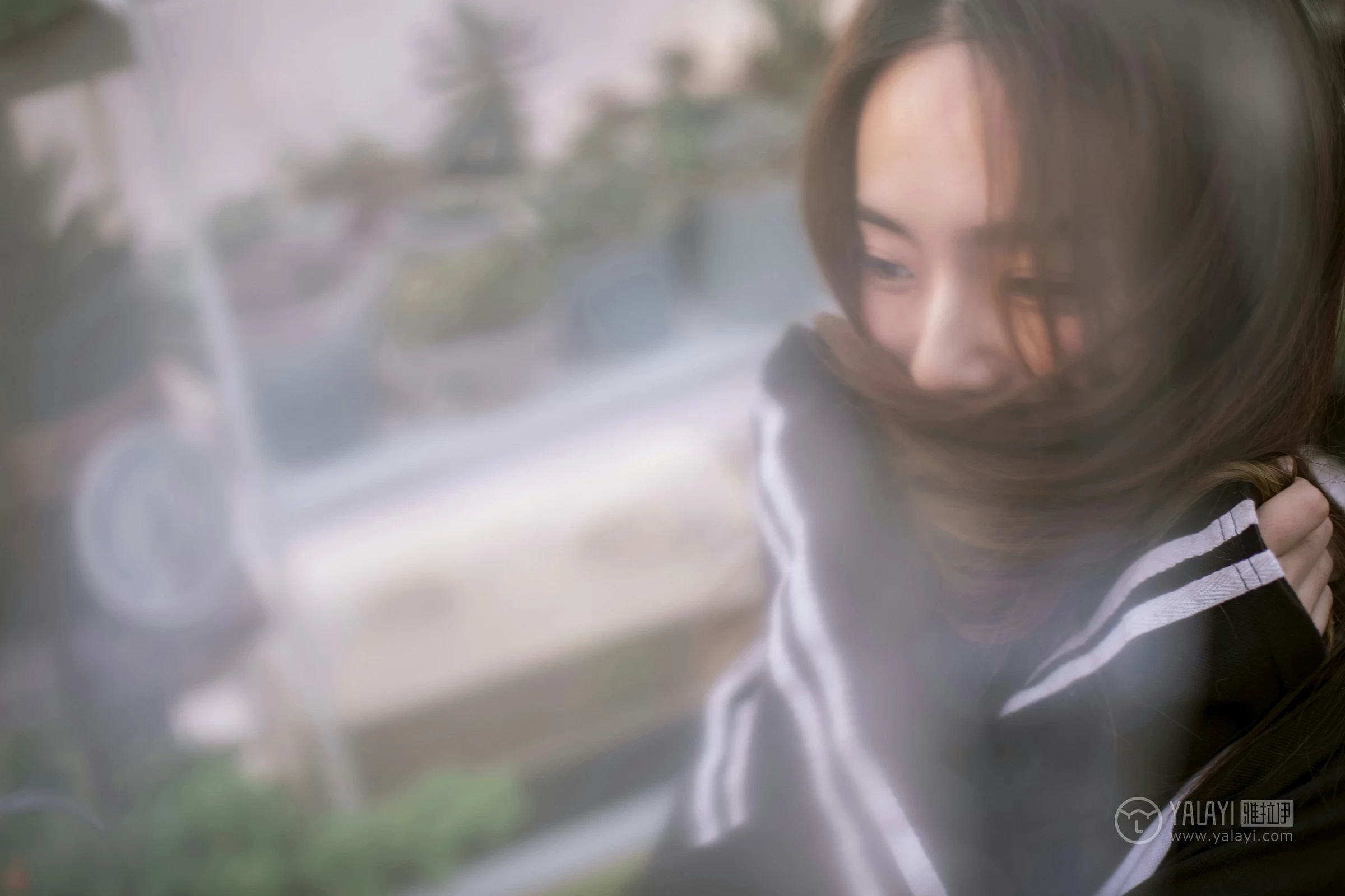 [YALAYI雅拉伊] No.180 我想有个花园 白日梦 黑白卫衣加紧身牛仔裤清纯可爱私房写真集第10张