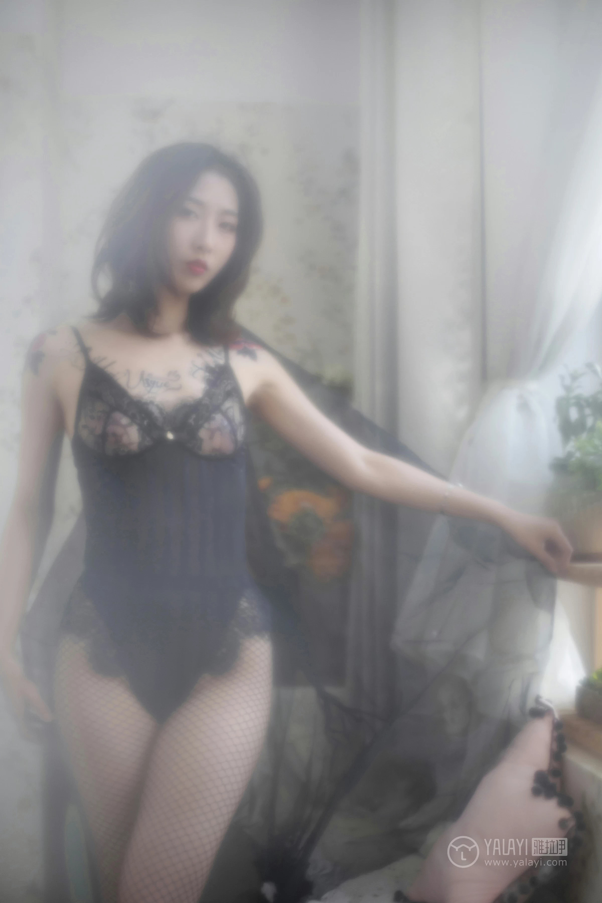 [YALAYI雅拉伊]No.181 窃窃丝语 佳佳 黑色连体透视塑身内衣加黑色情趣渔网袜性感私房写真集第7张