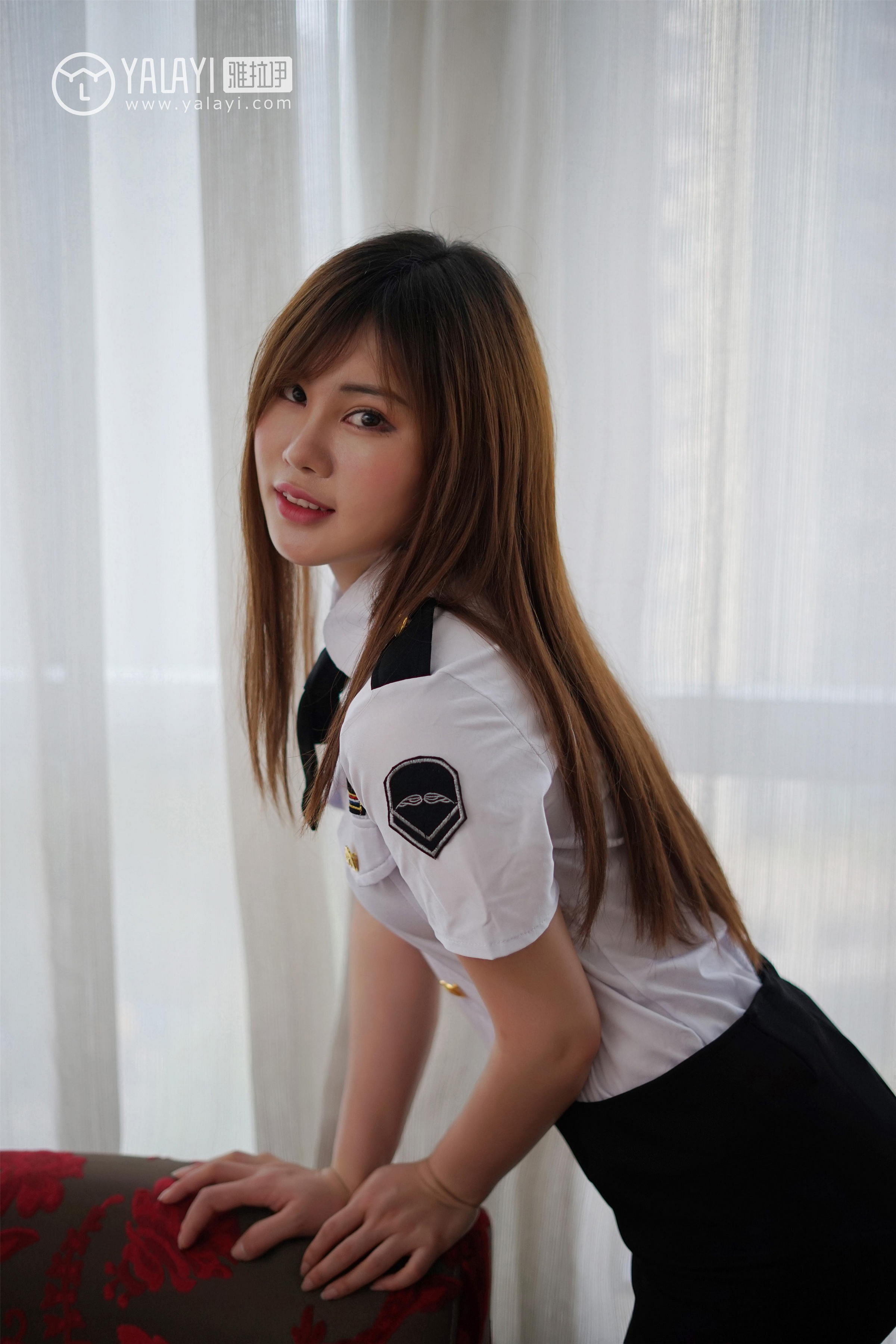 [YALAYI雅拉伊]NO.002 妮妮的黑丝诱惑 艾妮妮 性感女警官制服与短裙加黑色丝袜美腿私房写真集第6张