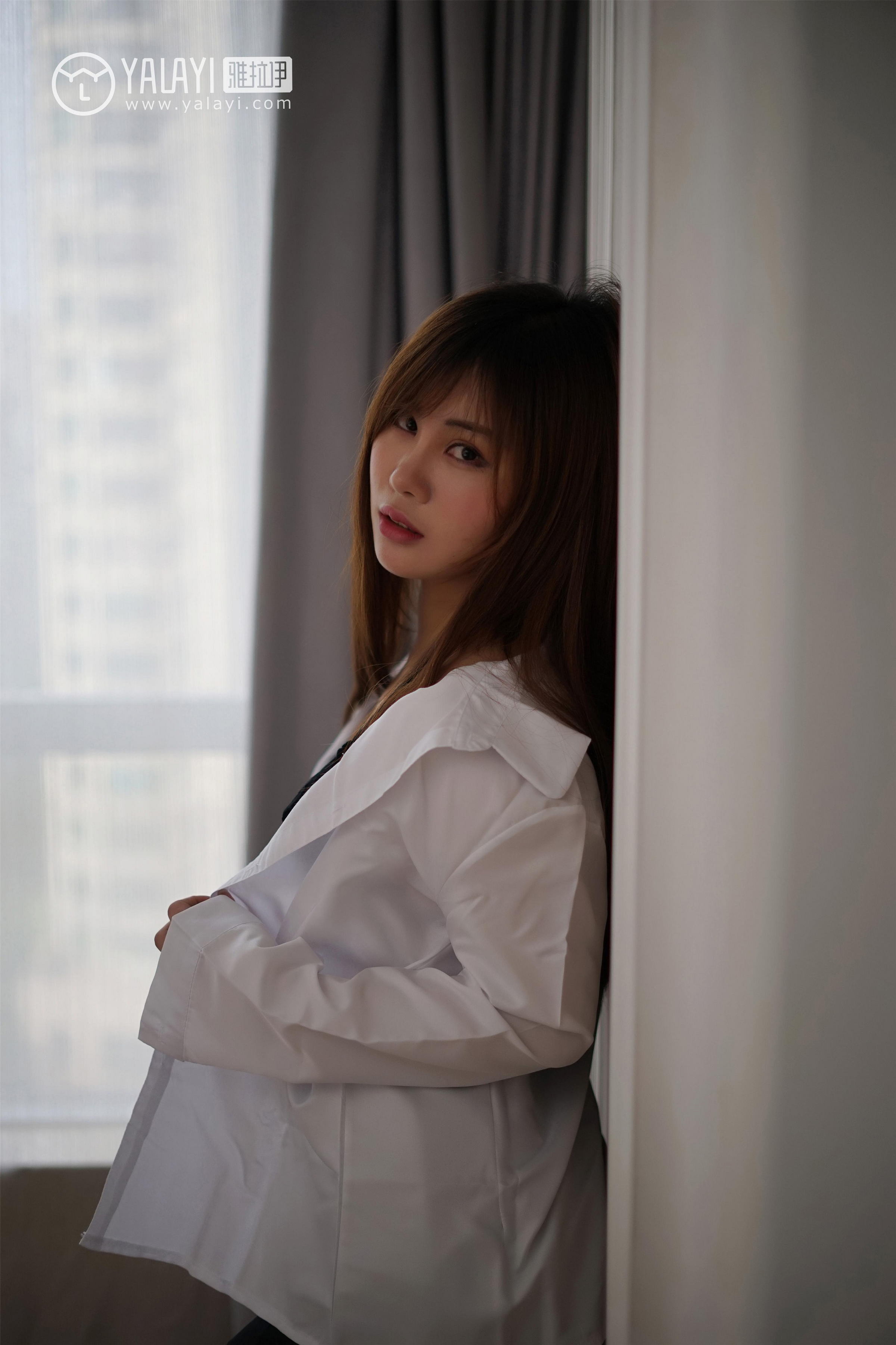 [YALAYI雅拉伊]NO.002 妮妮的黑丝诱惑 艾妮妮 性感女警官制服与短裙加黑色丝袜美腿私房写真集第10张