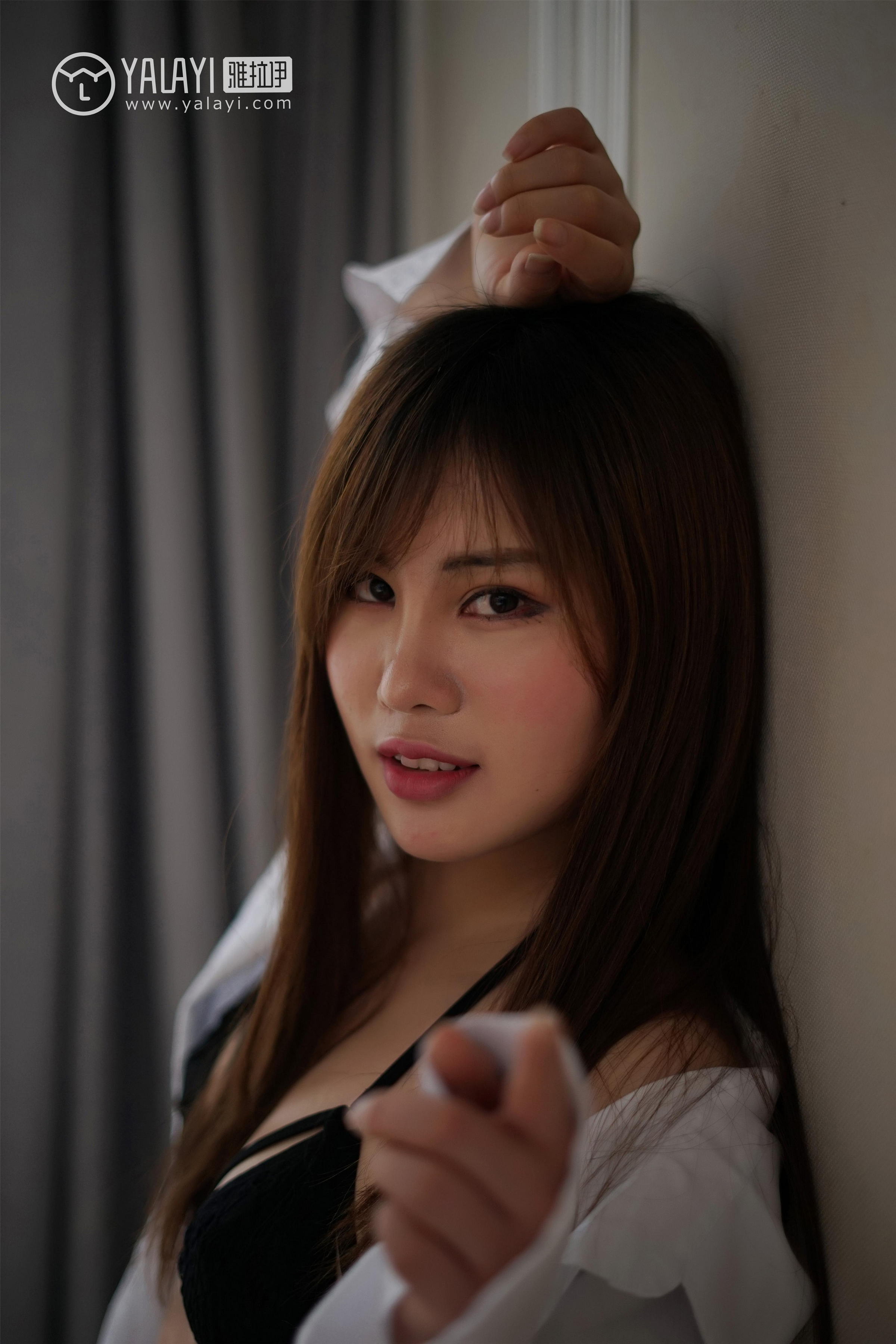 [YALAYI雅拉伊]NO.002 妮妮的黑丝诱惑 艾妮妮 性感女警官制服与短裙加黑色丝袜美腿私房写真集第11张