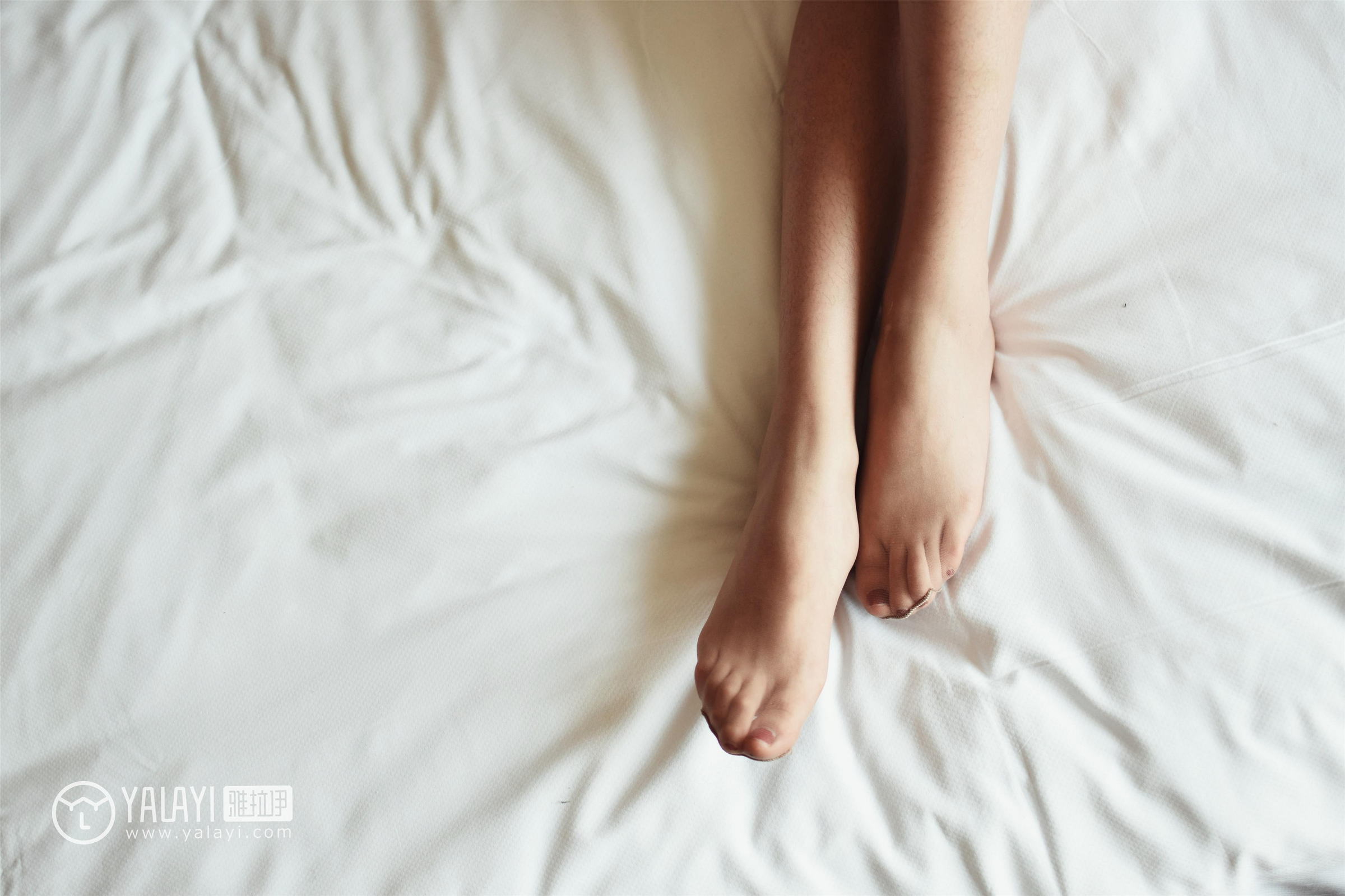 [YALAYI雅拉伊]NO.004 古装肉丝 林小珂 白色衬衫与短裙加肉色丝袜美腿性感私房写真集第10张