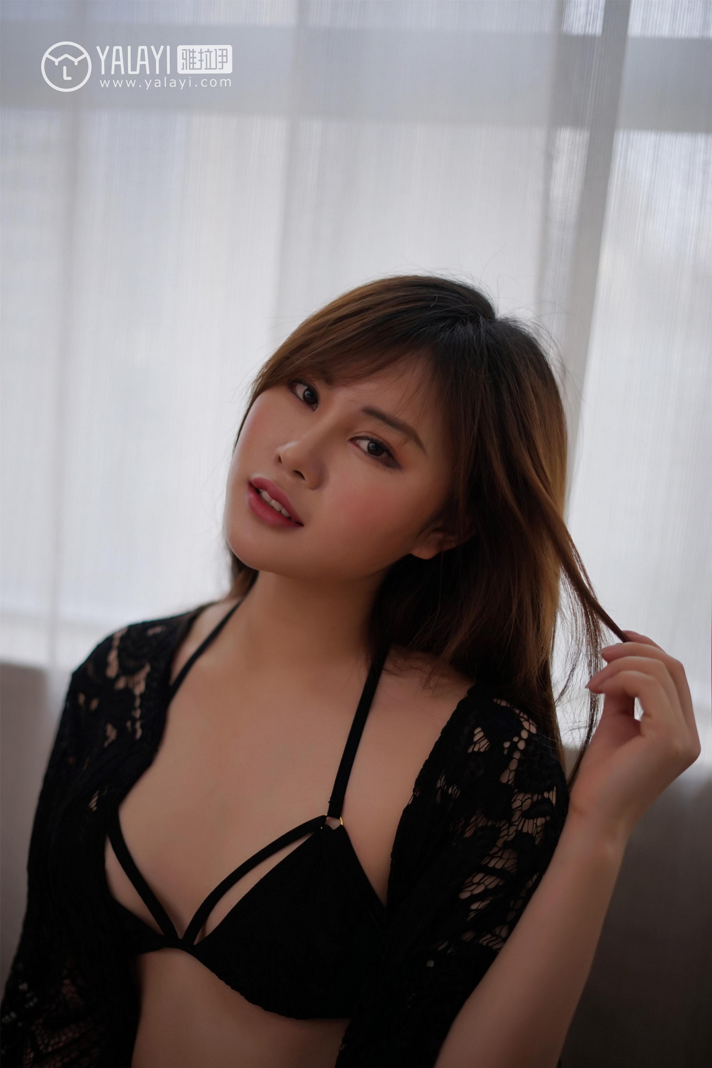 [YALAYI雅拉伊]NO.008 睡衣私房 艾妮妮 粉色裸背吊带连衣裙与黑色透视镂空睡衣性感私房写真集第7张