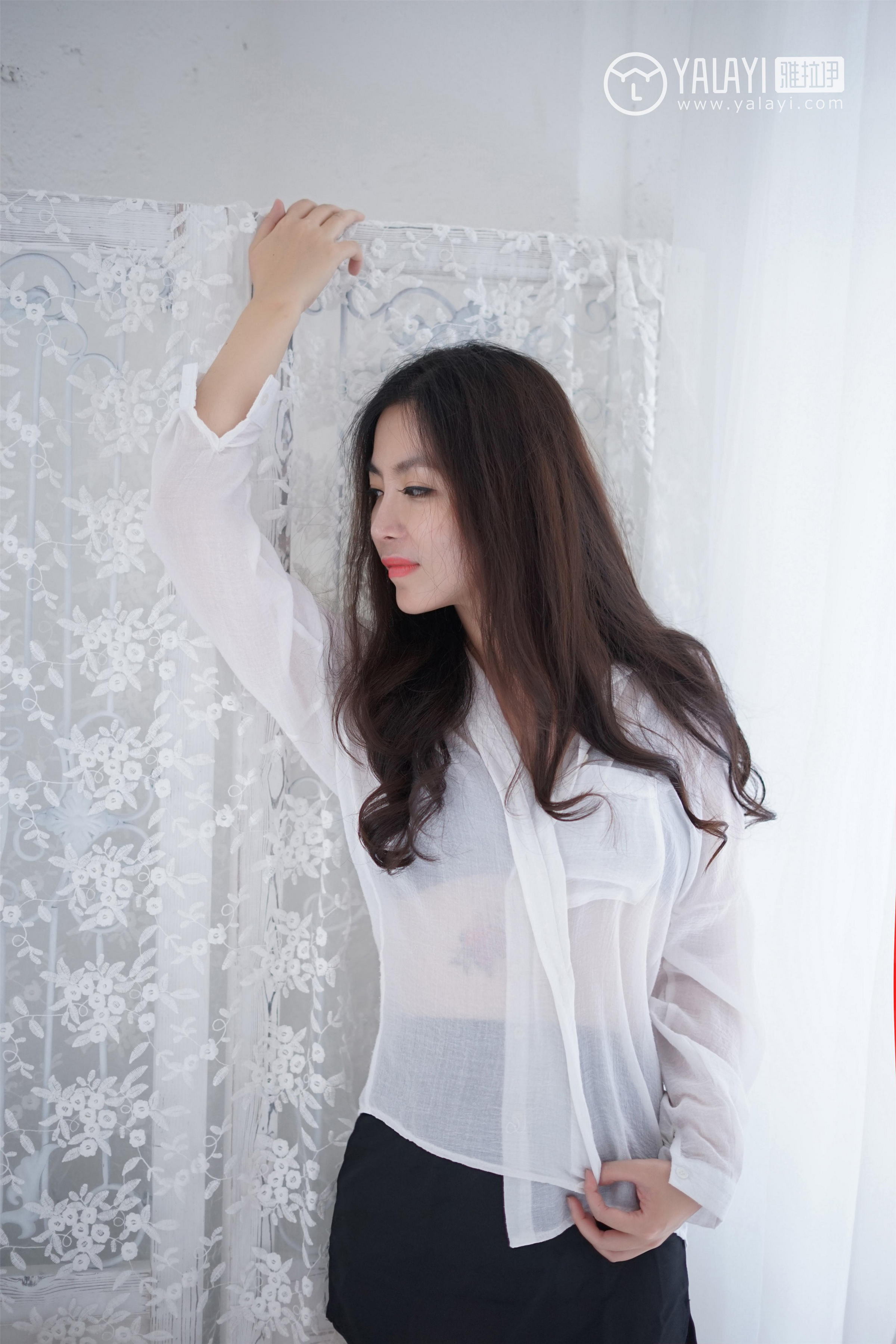[YALAYI雅拉伊]NO.012 韵味美腿丽人 沈紫云 白色透视衬衫加黑色短裙性感私房写真集第3张