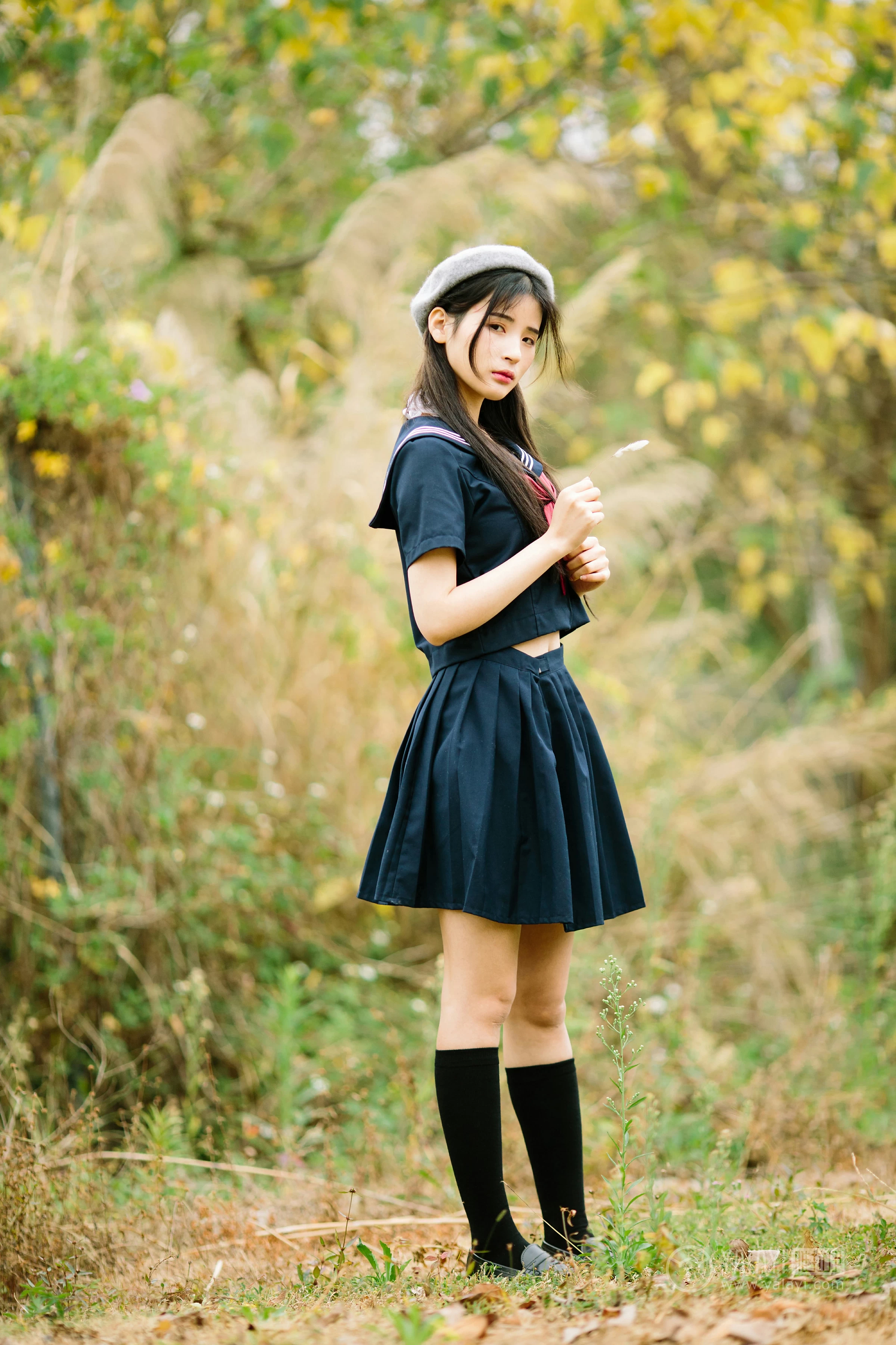 [YALAYI雅拉伊]No.189 青涩岁月 阿惜 蓝色情趣高中女生制服加短裙性感私房写真集第4张