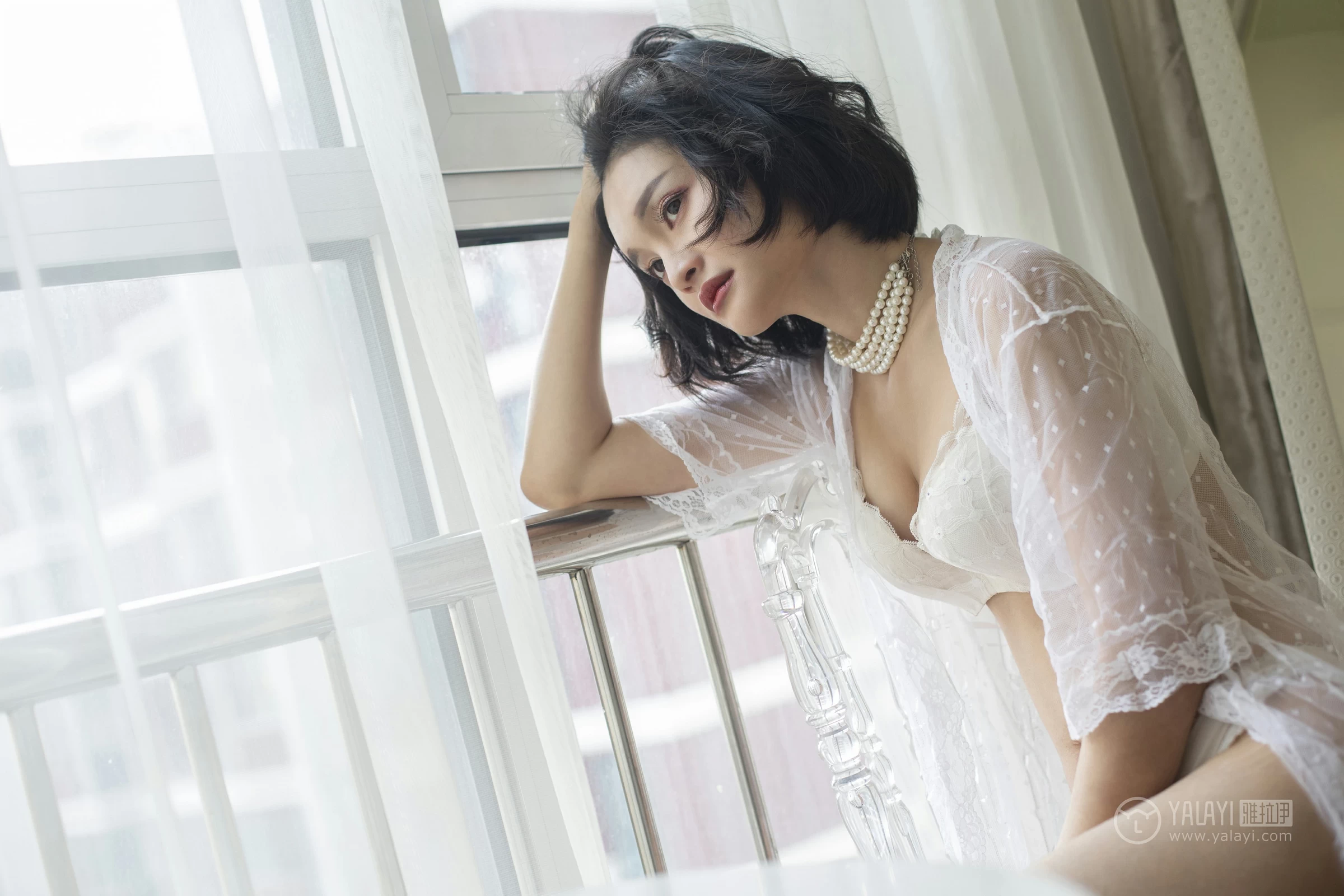 [YALAYI雅拉伊]No.187 盼兮 王艺颖 透视镂空睡衣与白色蕾丝内衣加白色情趣渔网袜性感私房写真集第11张