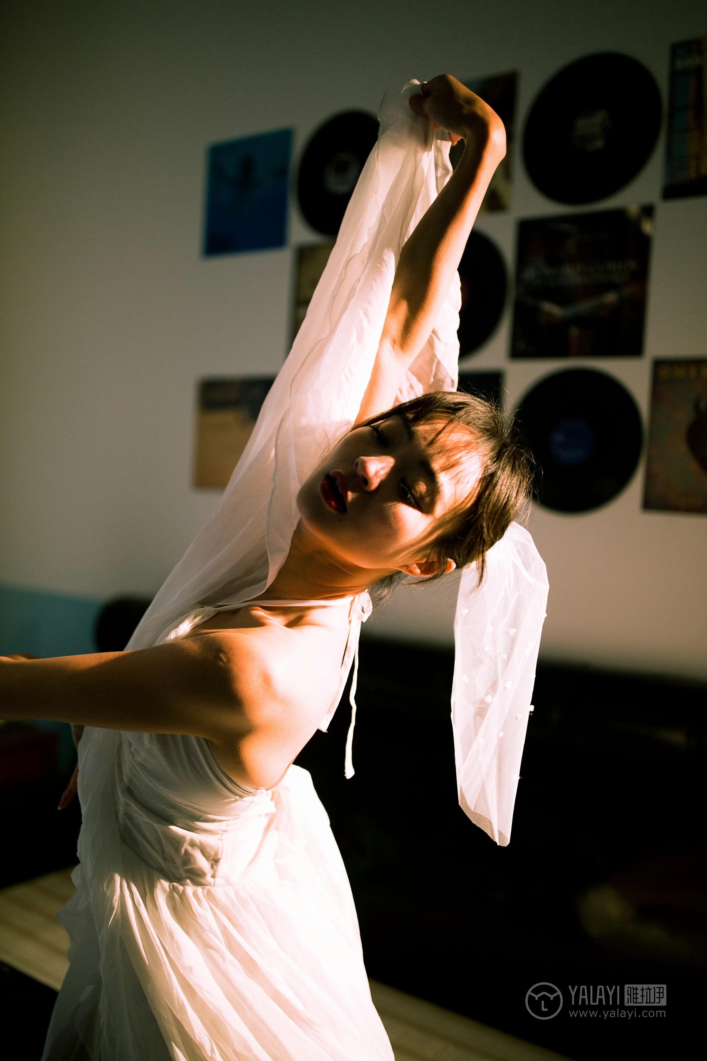 [YALAYI雅拉伊]No.191 轻舞飞扬 米粒米粒 白色吊带裸背婚纱连衣裙性感私房写真集第5张