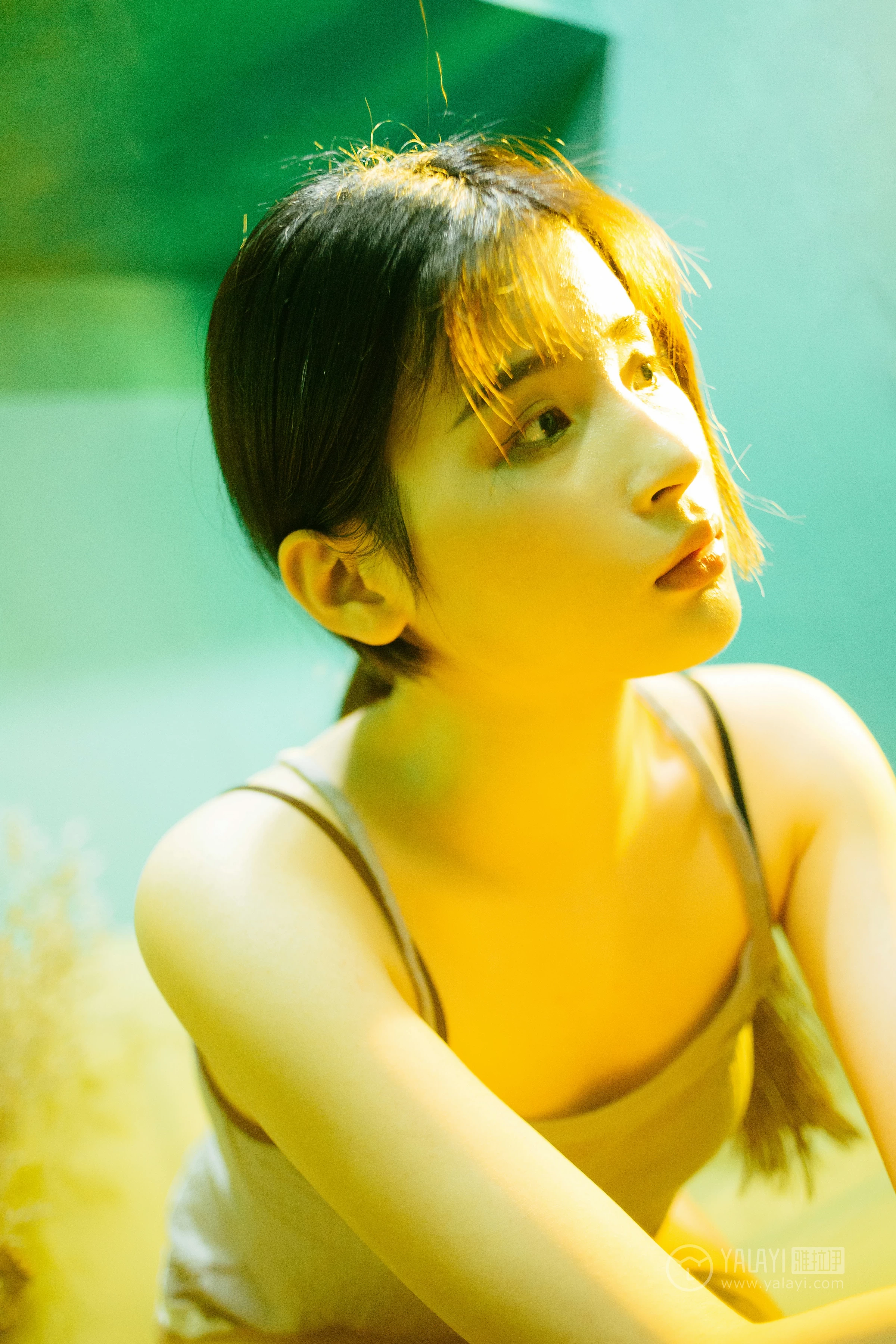 [YALAYI雅拉伊]No.198 重庆森林 阿惜 灰色吊带小背心加安全短裤性感私房写真集第11张