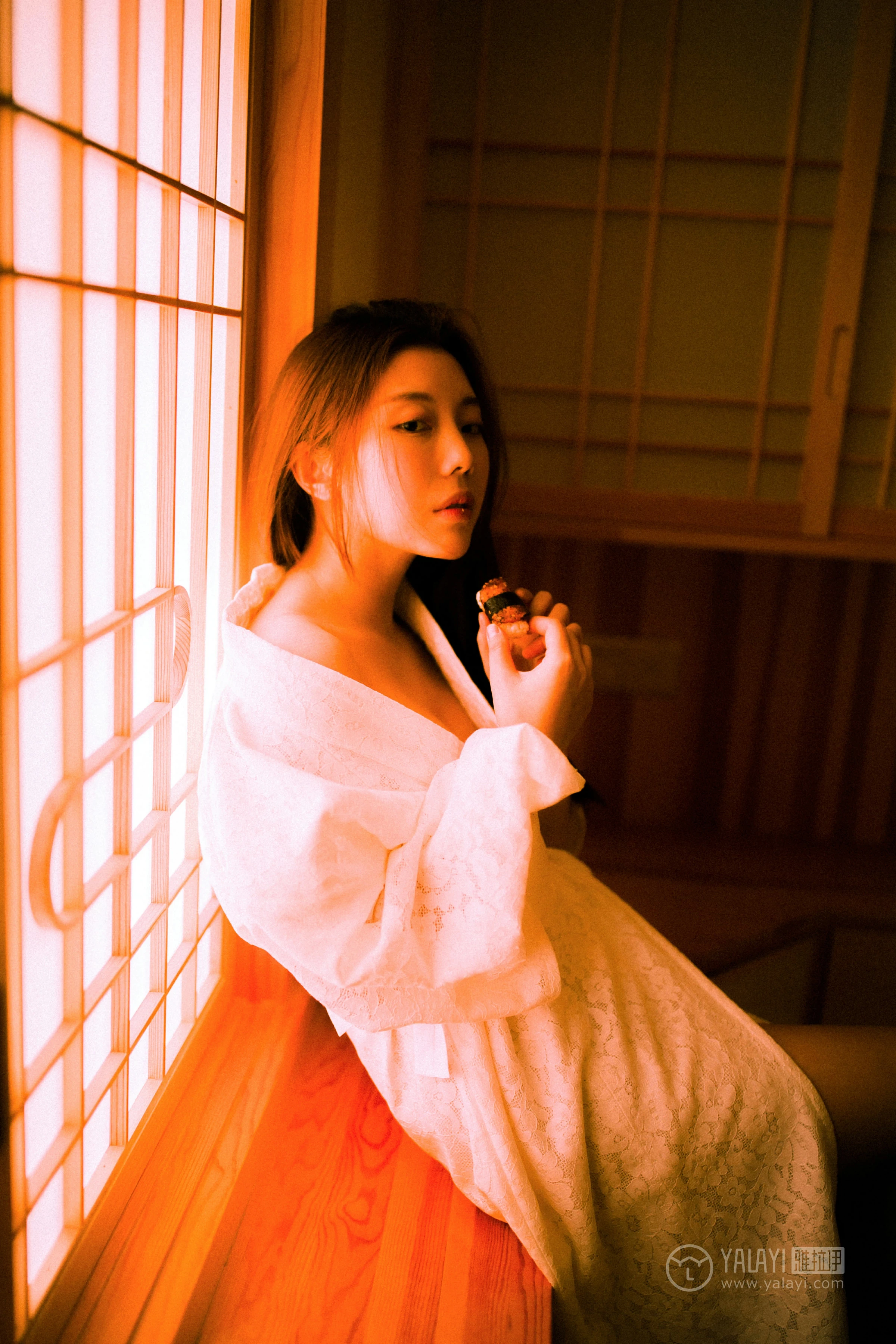 [YALAYI雅拉伊]No.202 夜光 圆圆 白色透视蕾丝镂空睡衣性感私房写真集第12张
