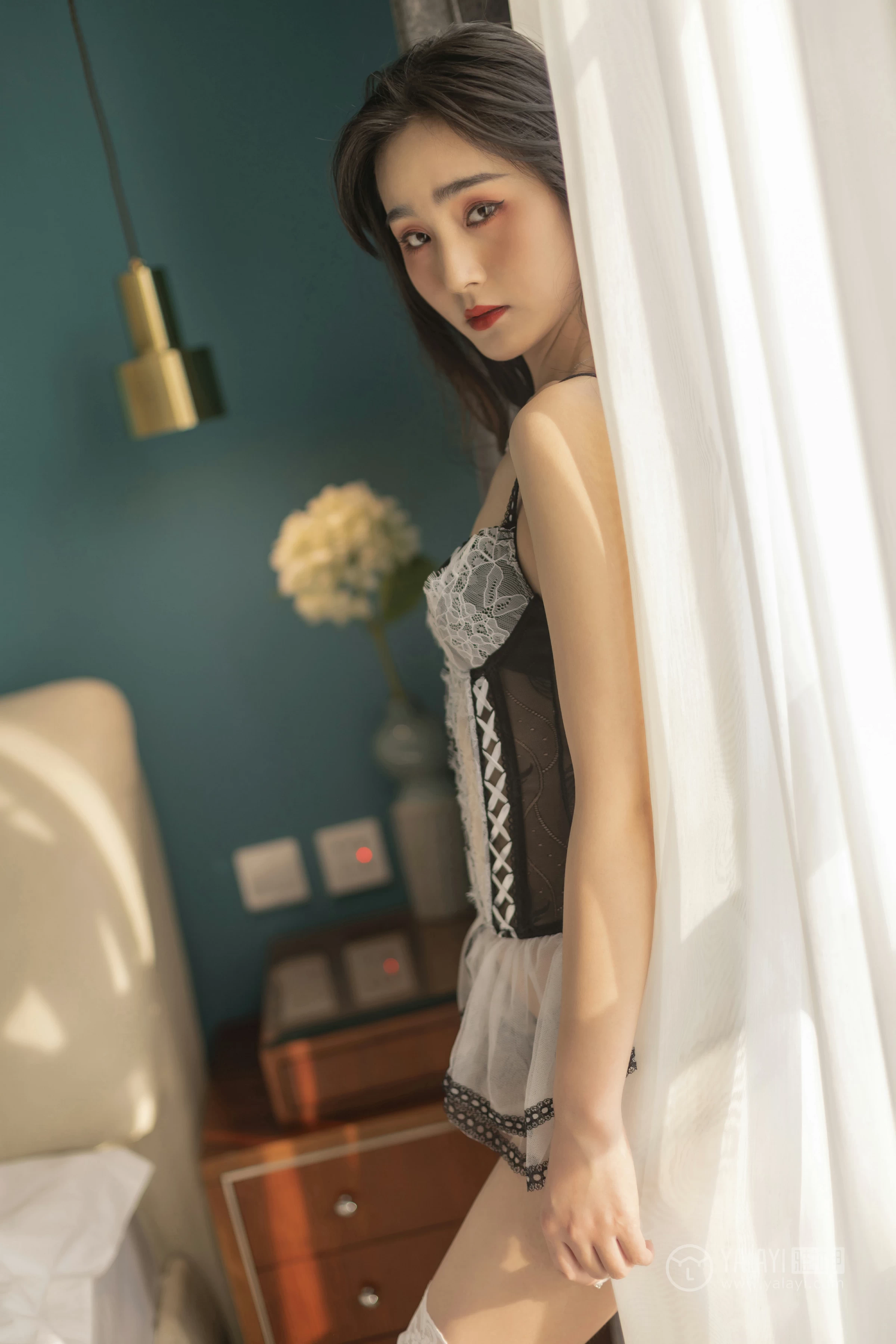 [YALAYI雅拉伊] No.211 挡不住的风情 项兴咏 黑色塑身内衣加白色丝袜美腿性感私房写真集第12张