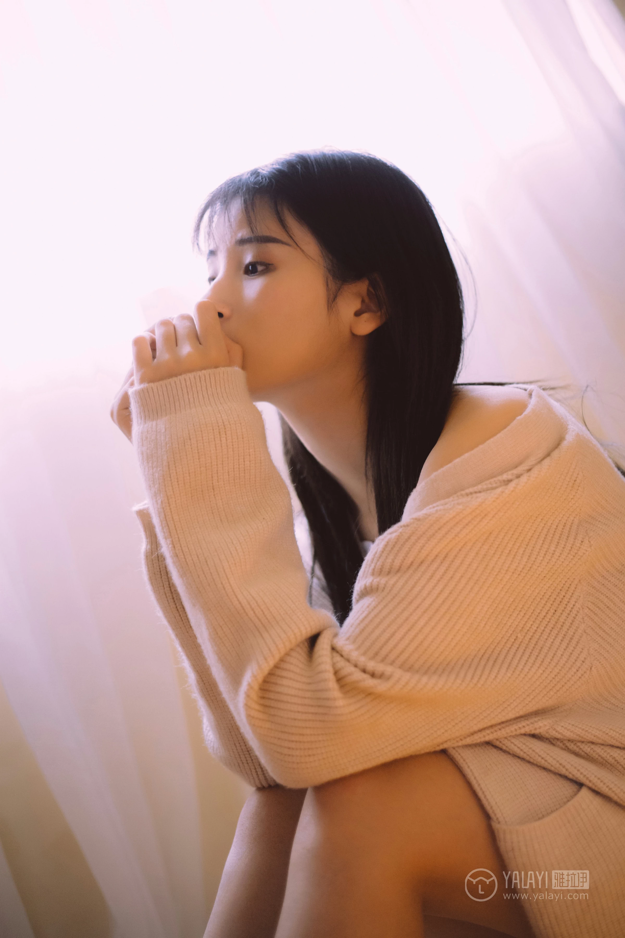 [YALAYI雅拉伊]No.222 如花似玉 阿惜 白色外套加蓝色内衣性感私房写真集第8张