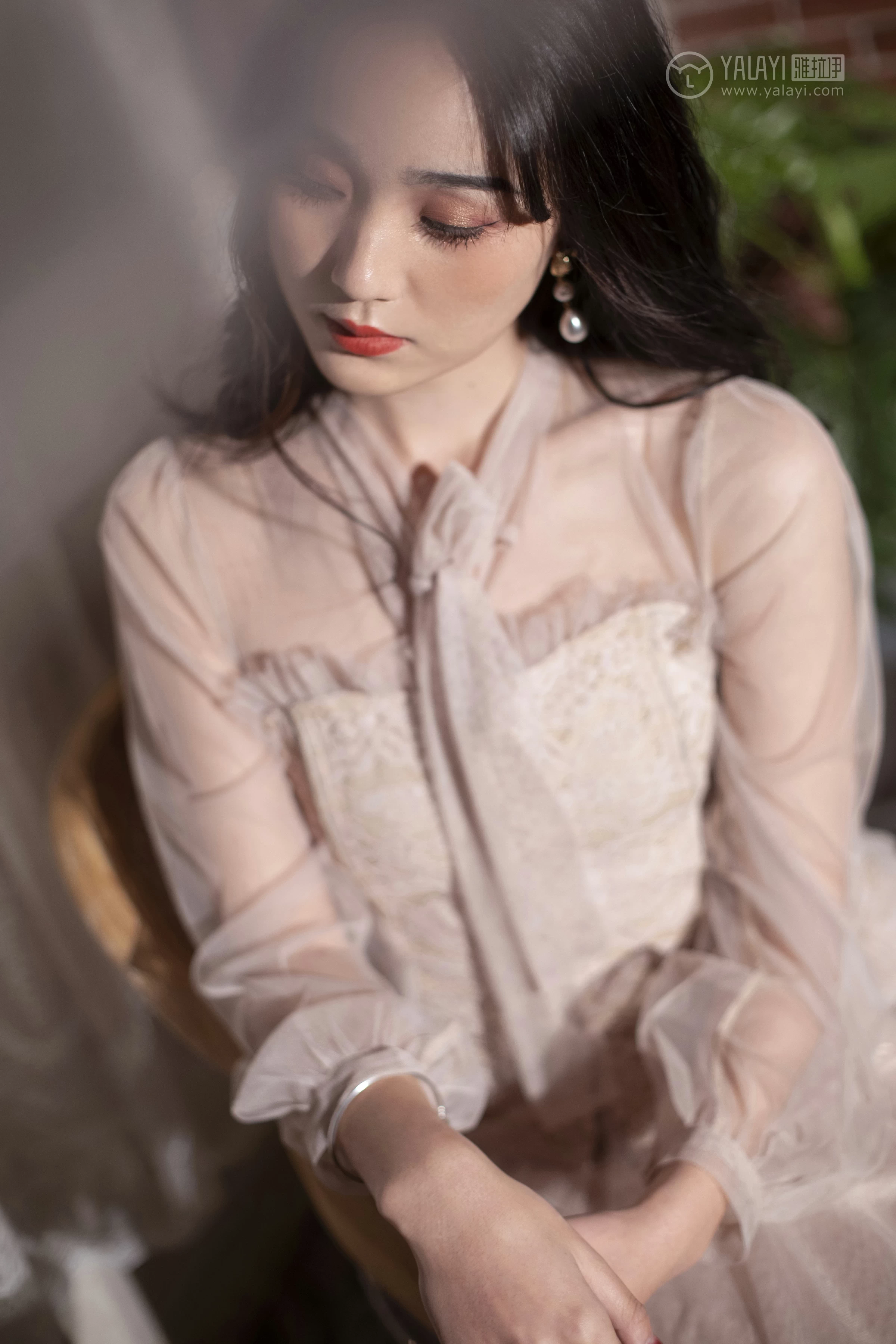 [YALAYI雅拉伊]No.227 蓝月 项兴咏 粉色透视镂空连衣裙性感私房写真集第9张