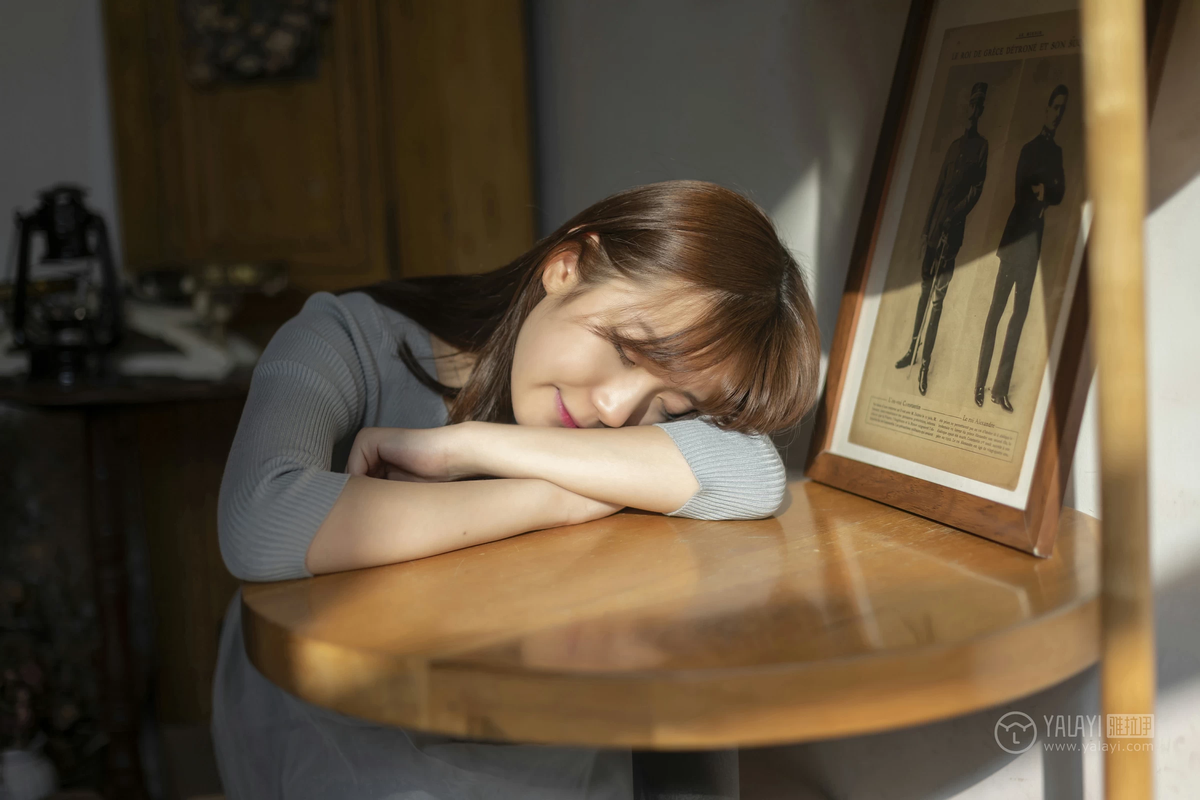 [YALAYI雅拉伊]No.249 看着你玩 刘开心 蓝色上衣加短裙清纯可爱私房写真集第2张