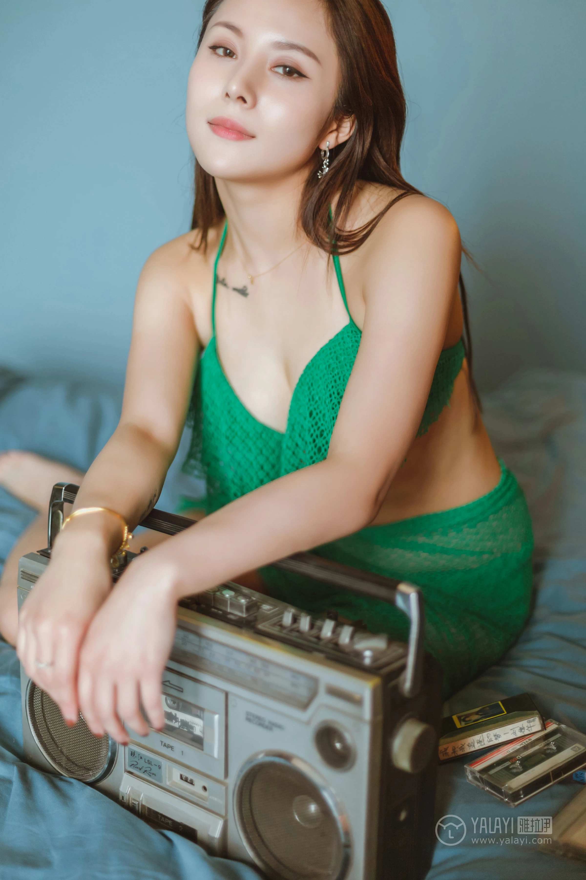 [YALAYI雅拉伊]No.276 80後 雅辛 青色镂空内衣加短裙性感私房写真集第5张