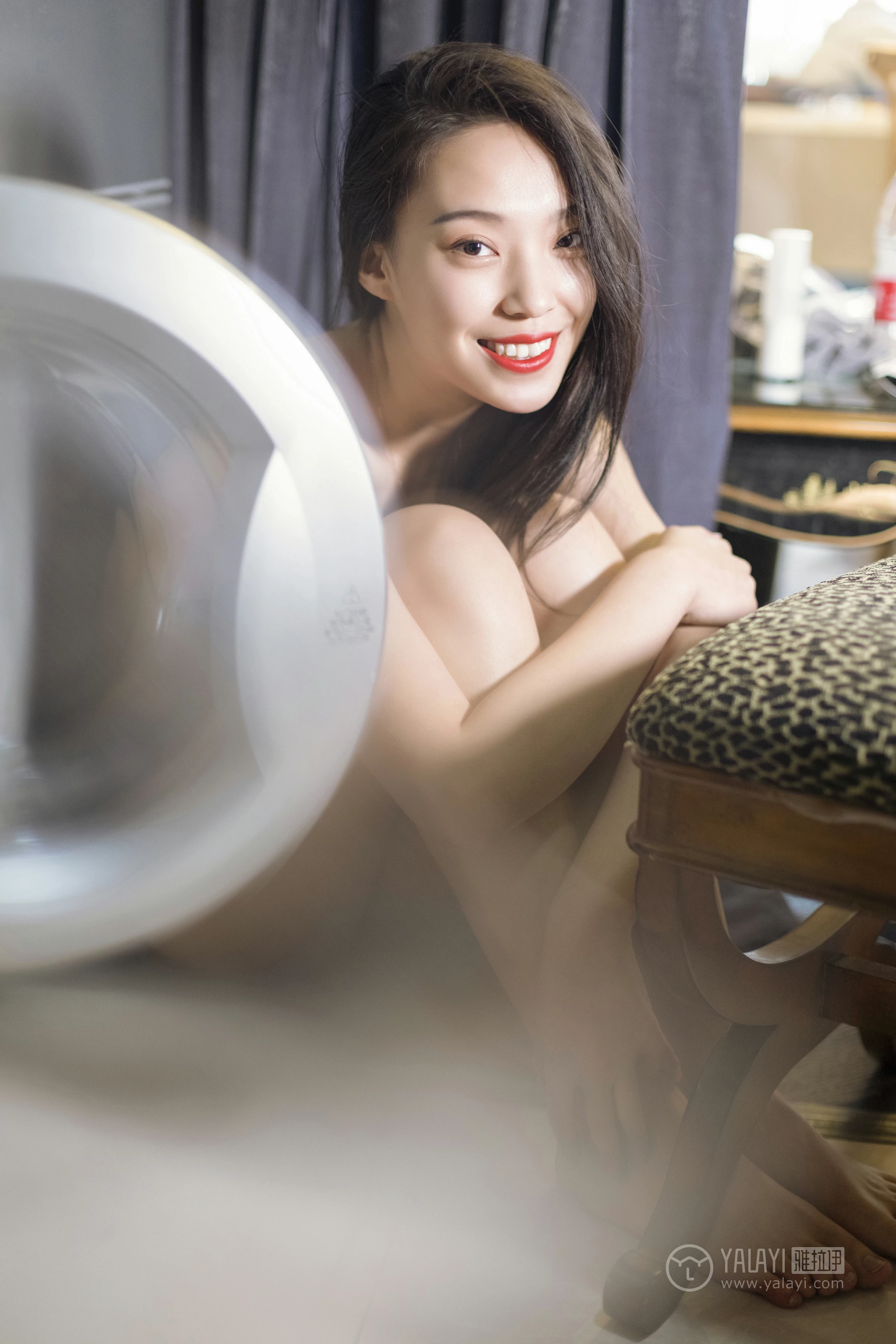 [YALAYI雅拉伊]No.282 双眸点绛唇 楚薇 黑色真丝内衣居家性感私房写真集第9张