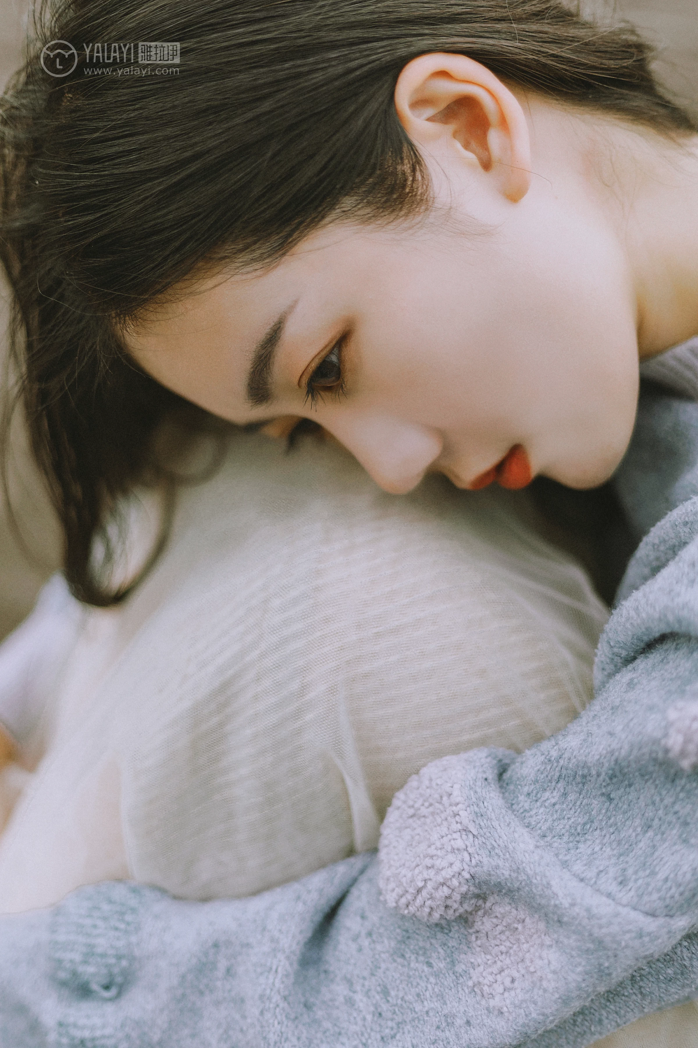 [YALAYI雅拉伊] No.274 芳华 喜儿 蓝色卫衣与白色透视短裙性感私房写真集第14张