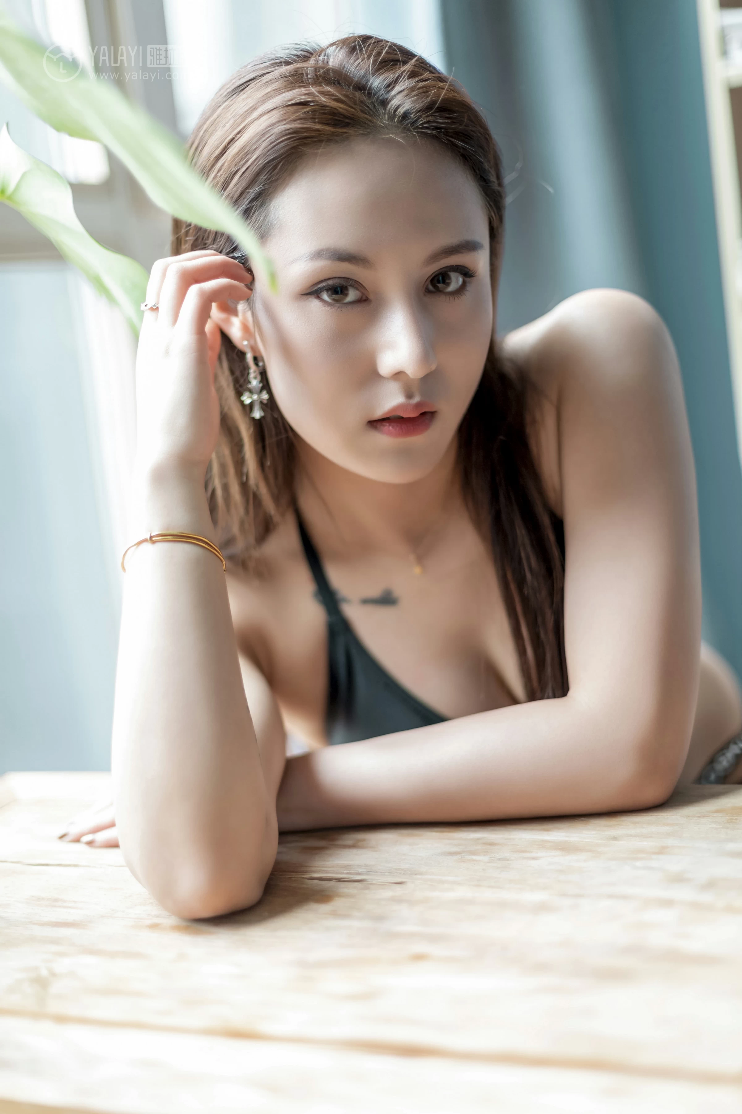 [YALAYI雅拉伊]No.284 牛仔的诱惑 雅辛 牛仔外套加运动内衣性感私房写真集第9张