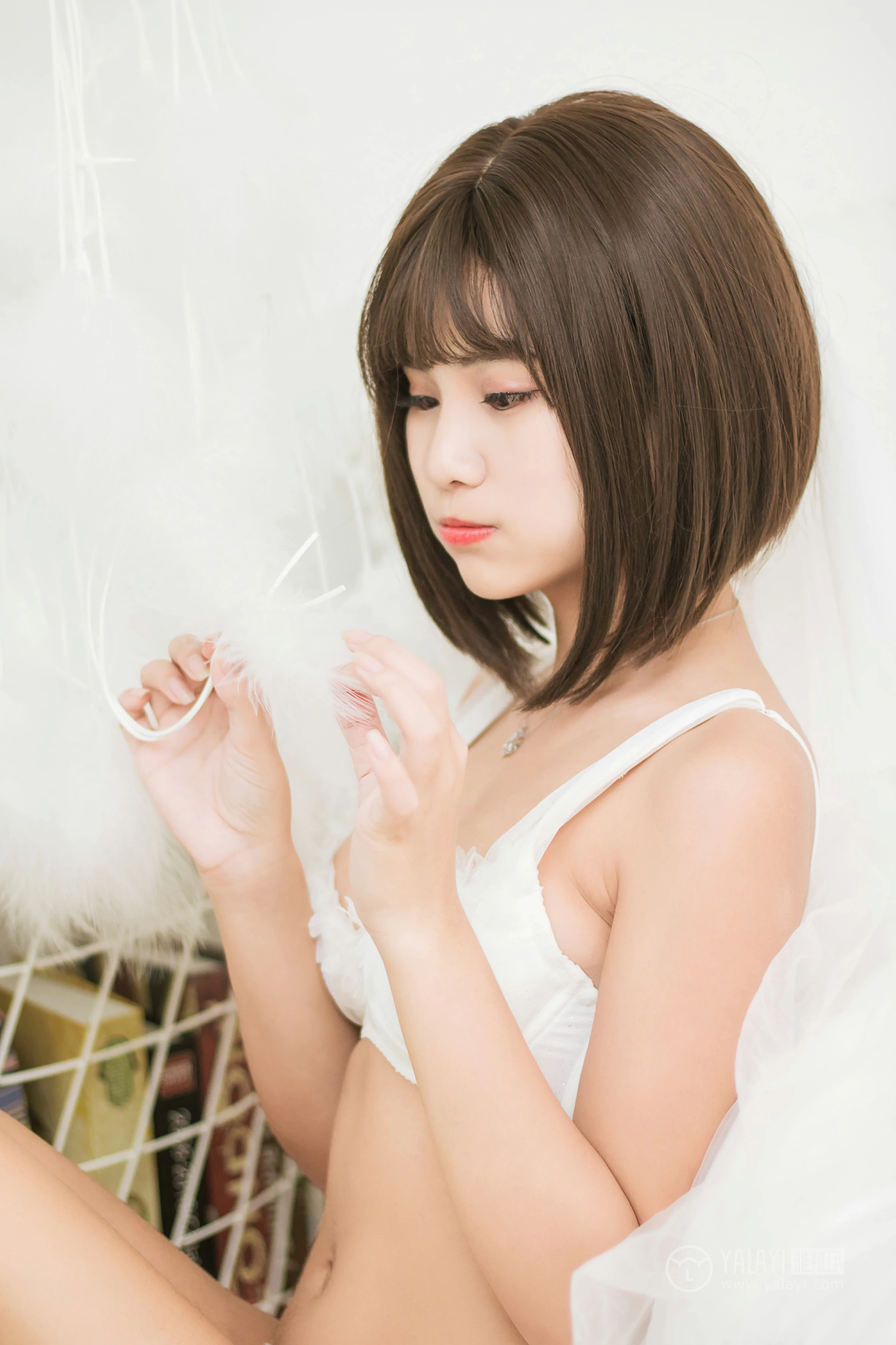 [YALAYI雅拉伊]No.289 白羽丽人 宝儿 白色蕾丝内衣加内裤性感私房写真集第5张