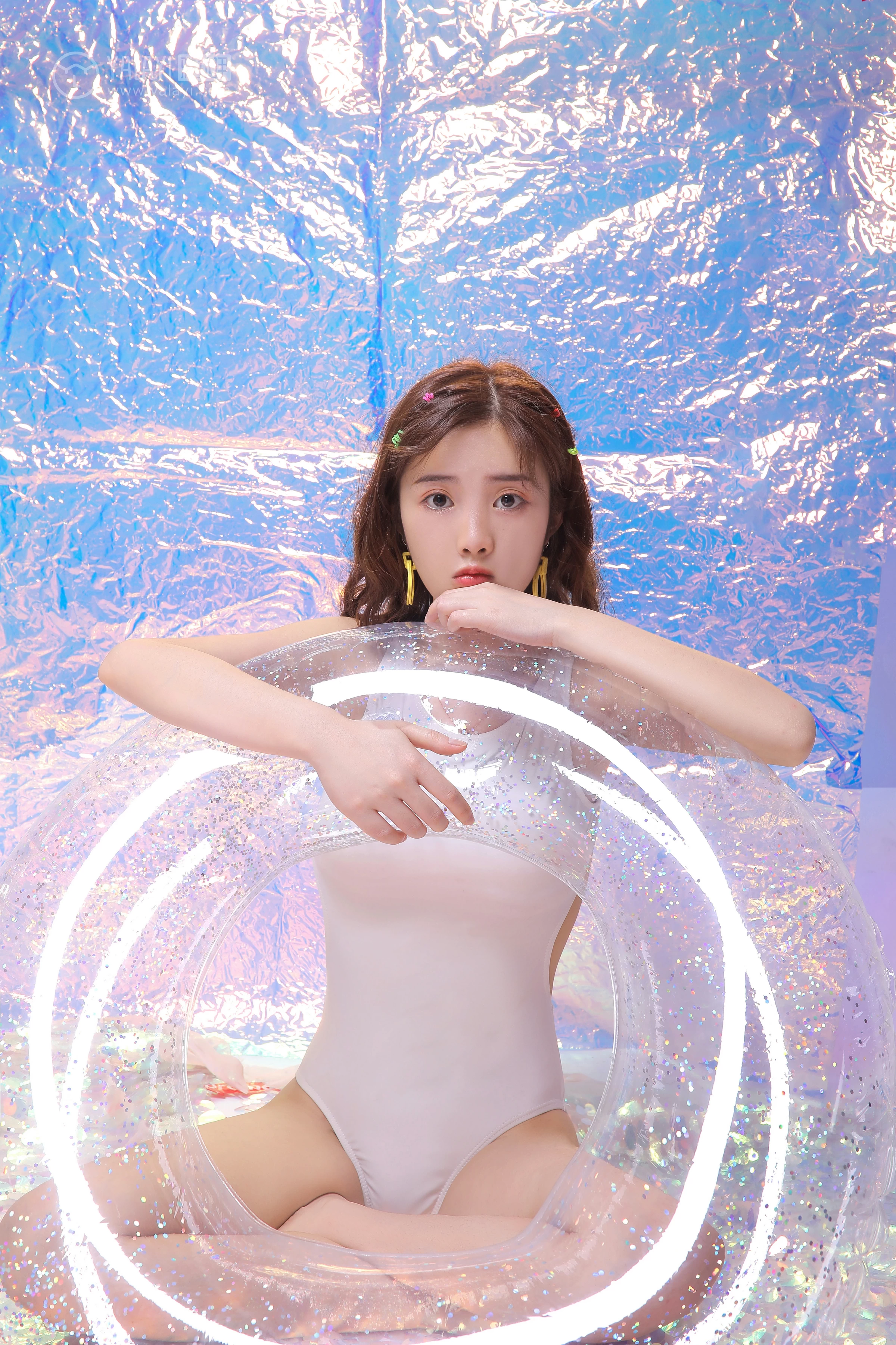 [YALAYI雅拉伊]No.307 闪亮女孩 圈圈 白色连体比基尼泳装性感私房写真集第4张