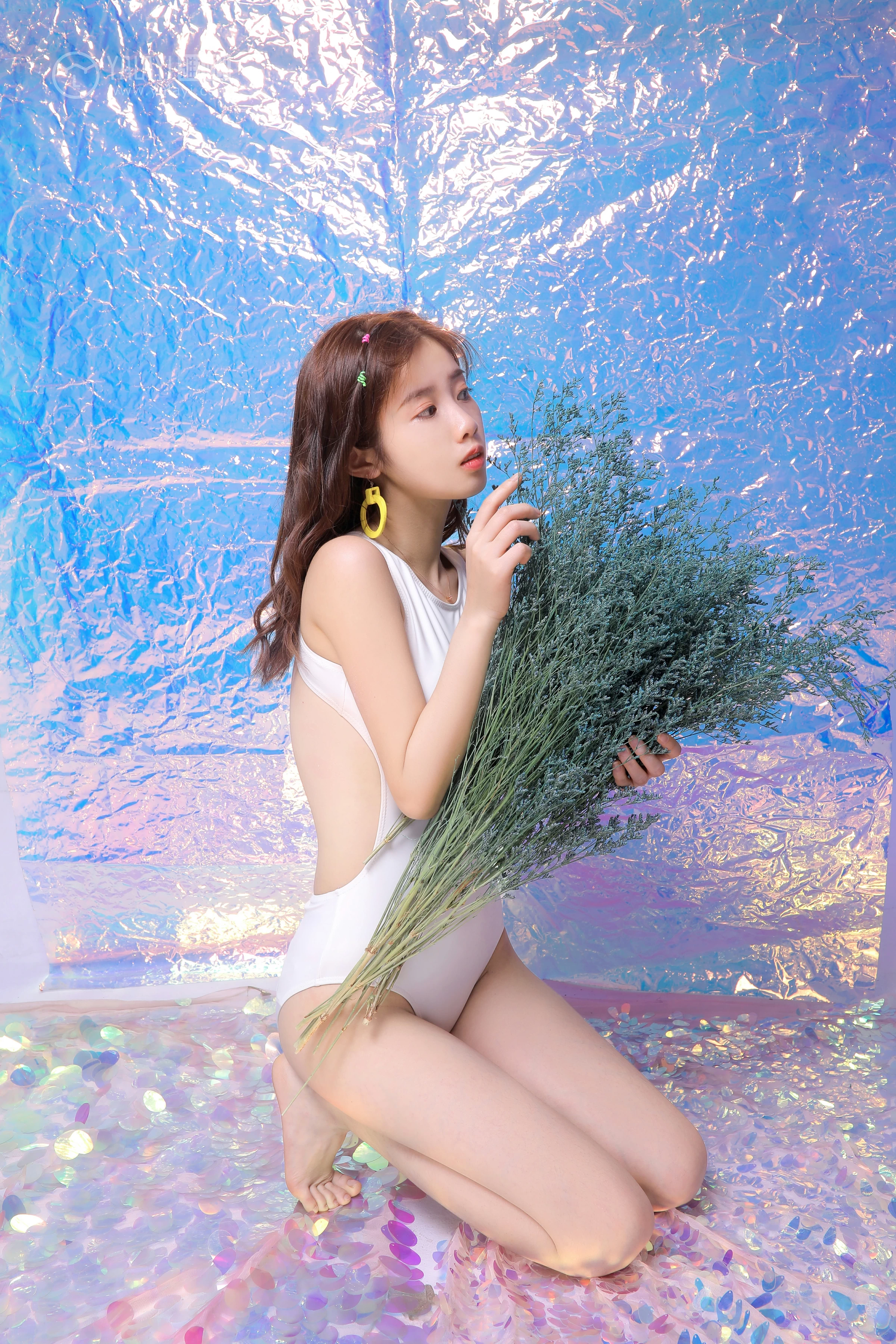 [YALAYI雅拉伊]No.307 闪亮女孩 圈圈 白色连体比基尼泳装性感私房写真集第8张